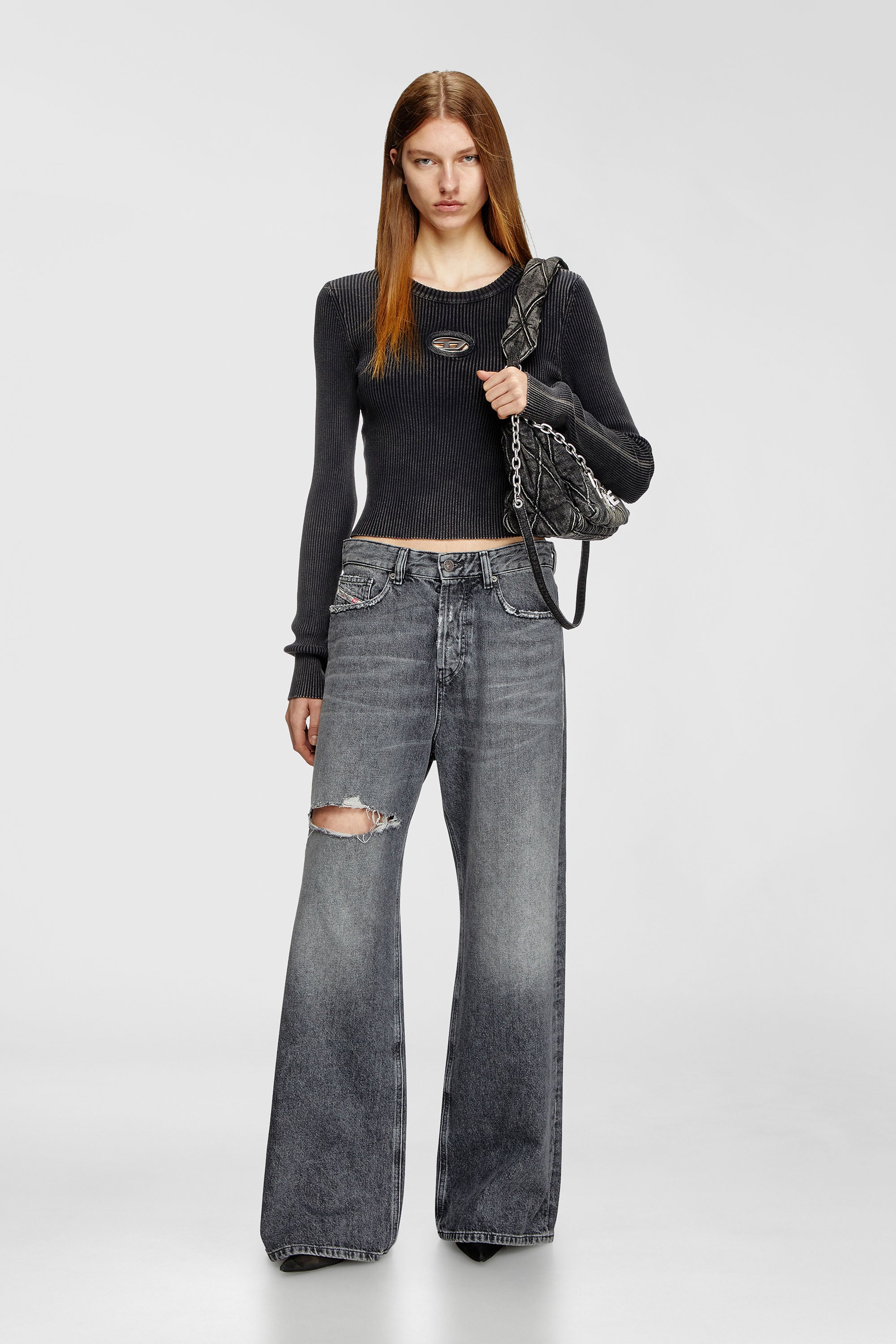 Diesel - M-ANCHOR-A, Pull crop avec logo cut-out Femme in Noir - 1