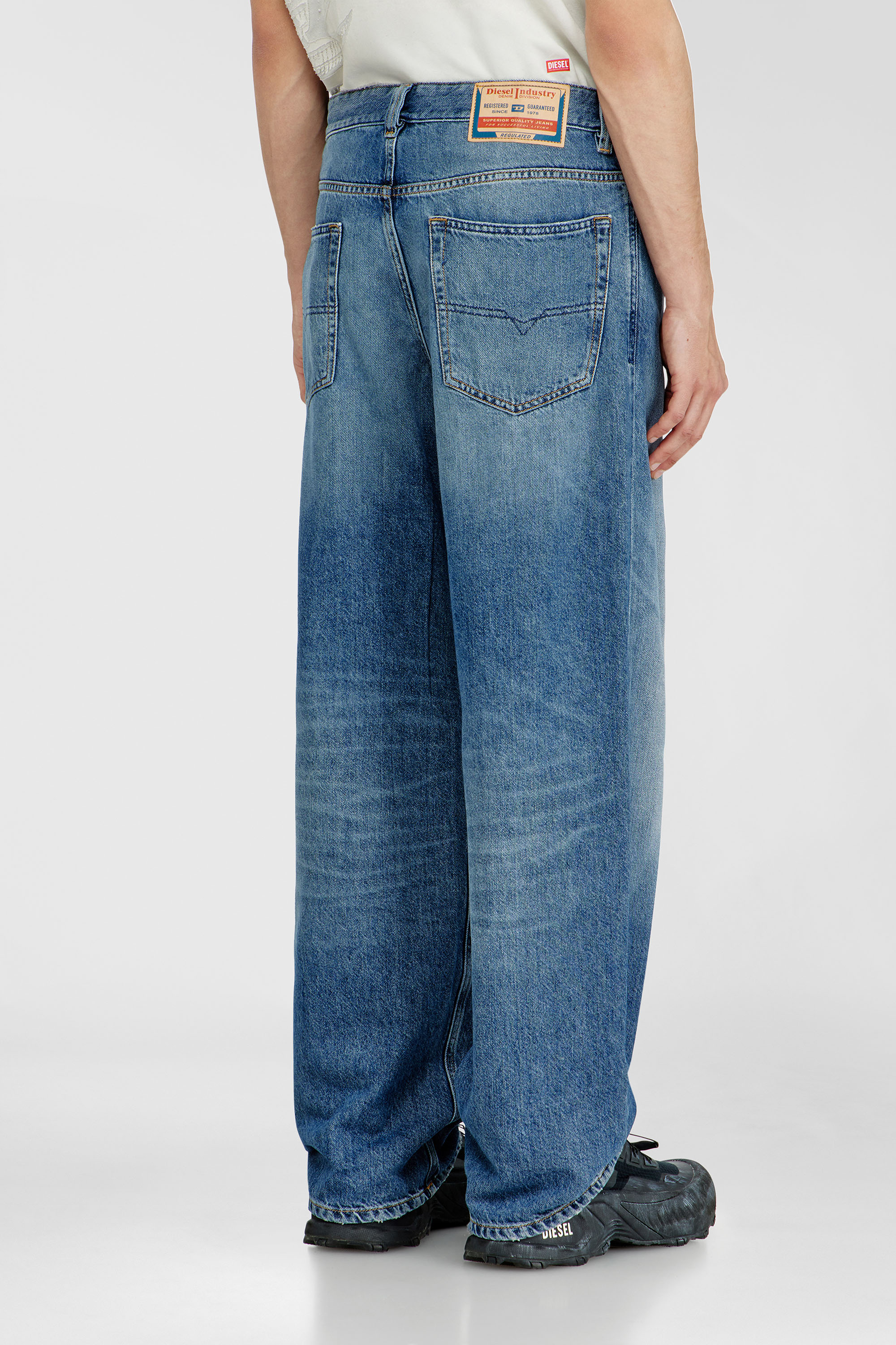 Diesel - Relaxed Jeans 2001 D-Macro 09P61 Homme, Bleu moyen - Image 5
