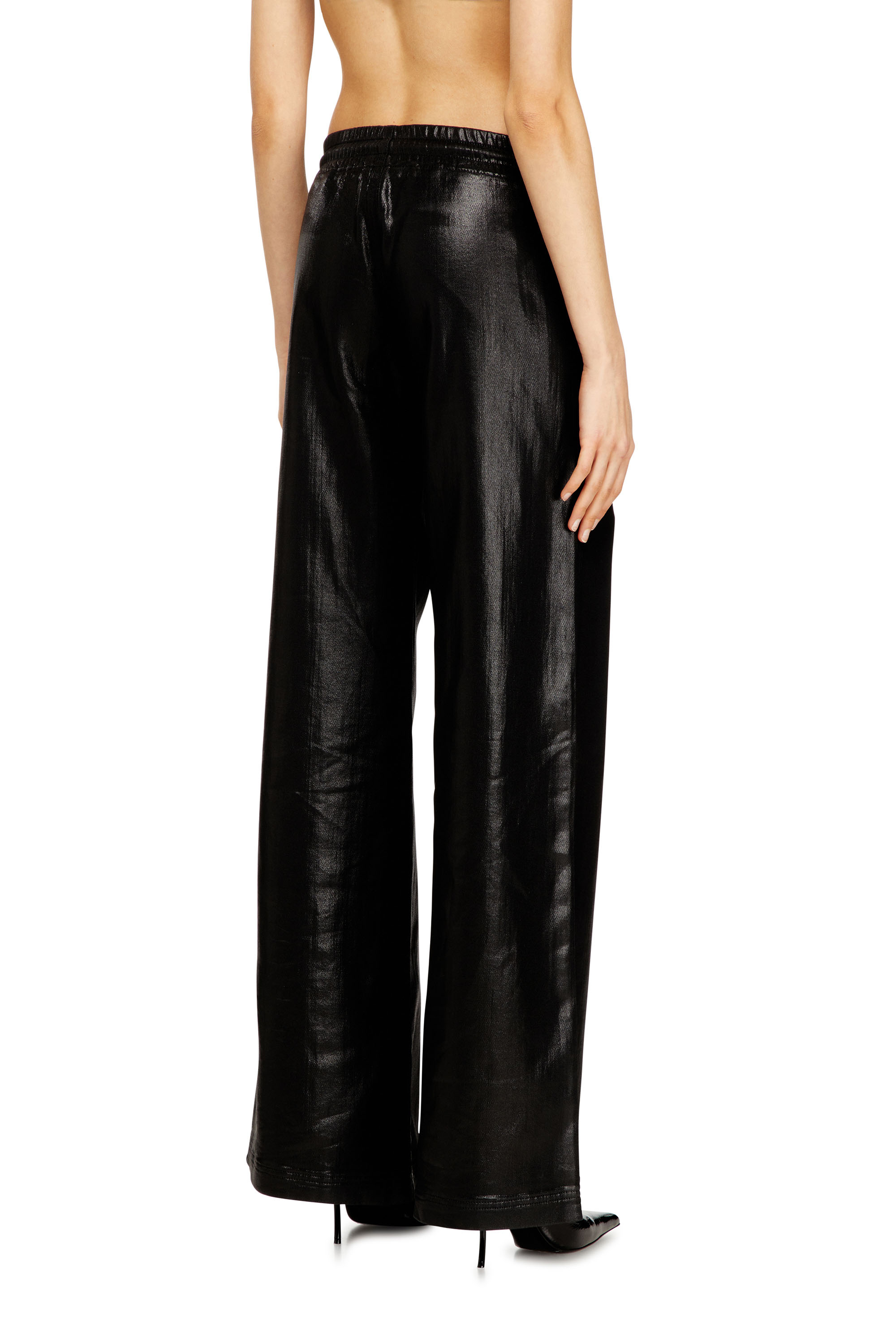 Diesel - P-LAIN, Pantalon à cinq poches en tissu enduit Femme in Noir - 4