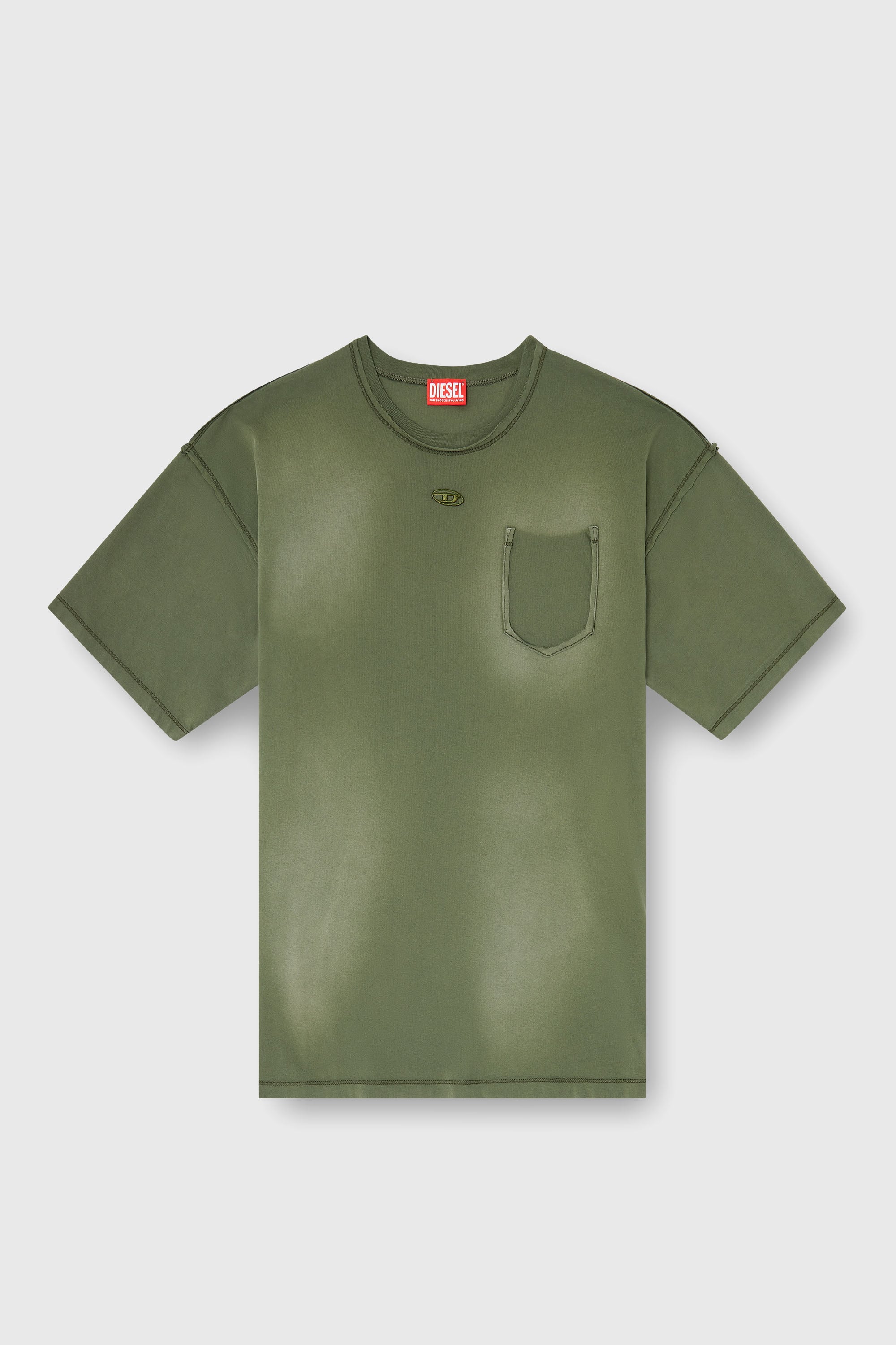 Diesel - T-POCK, T-shirt effet d&eacute;lav&eacute; avec poche d&eacute;chir&eacute;e Homme in Vert - 2