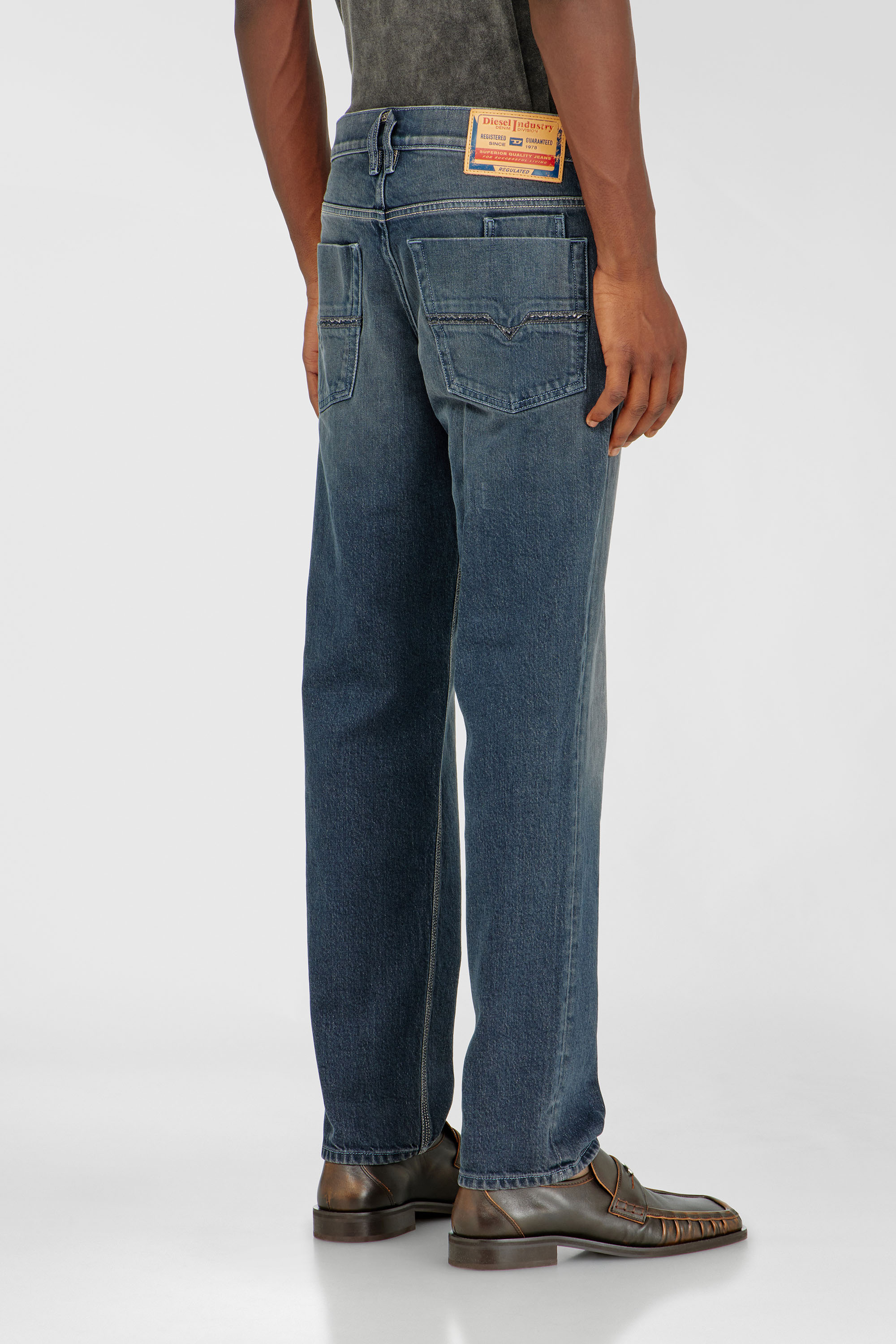 Diesel - Regular Jeans 2023 D-Finitive 007GQ Homme, Bleu moyen - Image 5