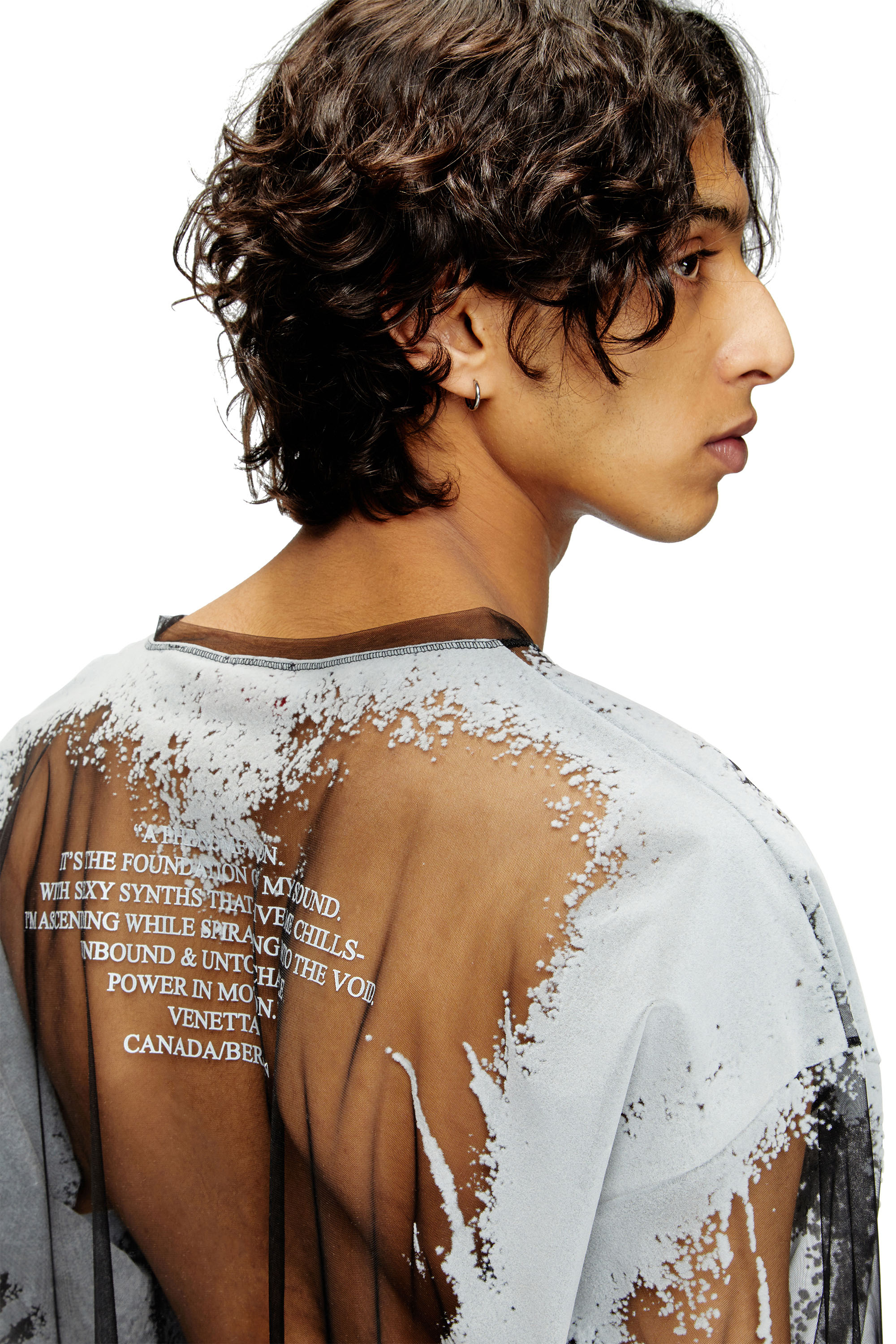 Diesel - T-HASSAN-LS-A, T-shirt en nylon à manches longues avec imprimé paroles Mixte in Noir - 5