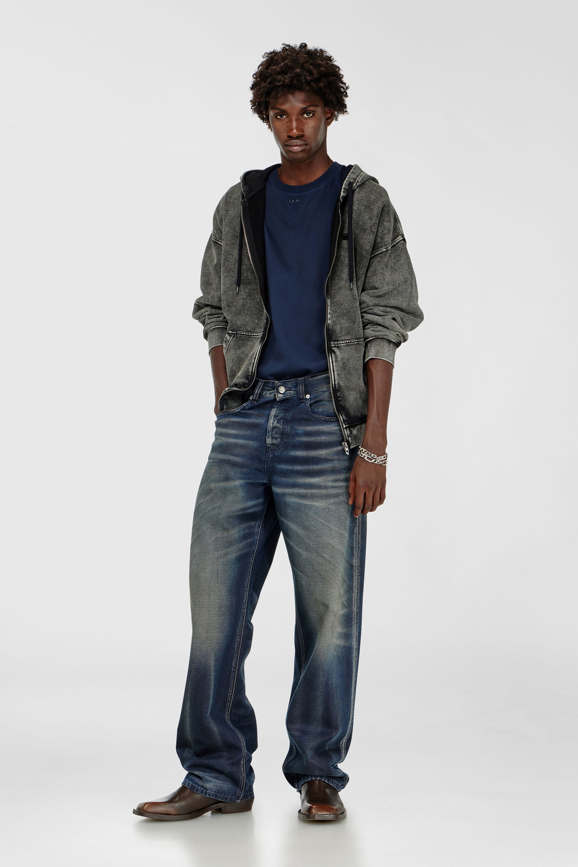 Diesel - T-MADJUST-TR, T-shirt r&eacute;guli&egrave;re avec col rond et Oval D Homme in Bleu - 2
