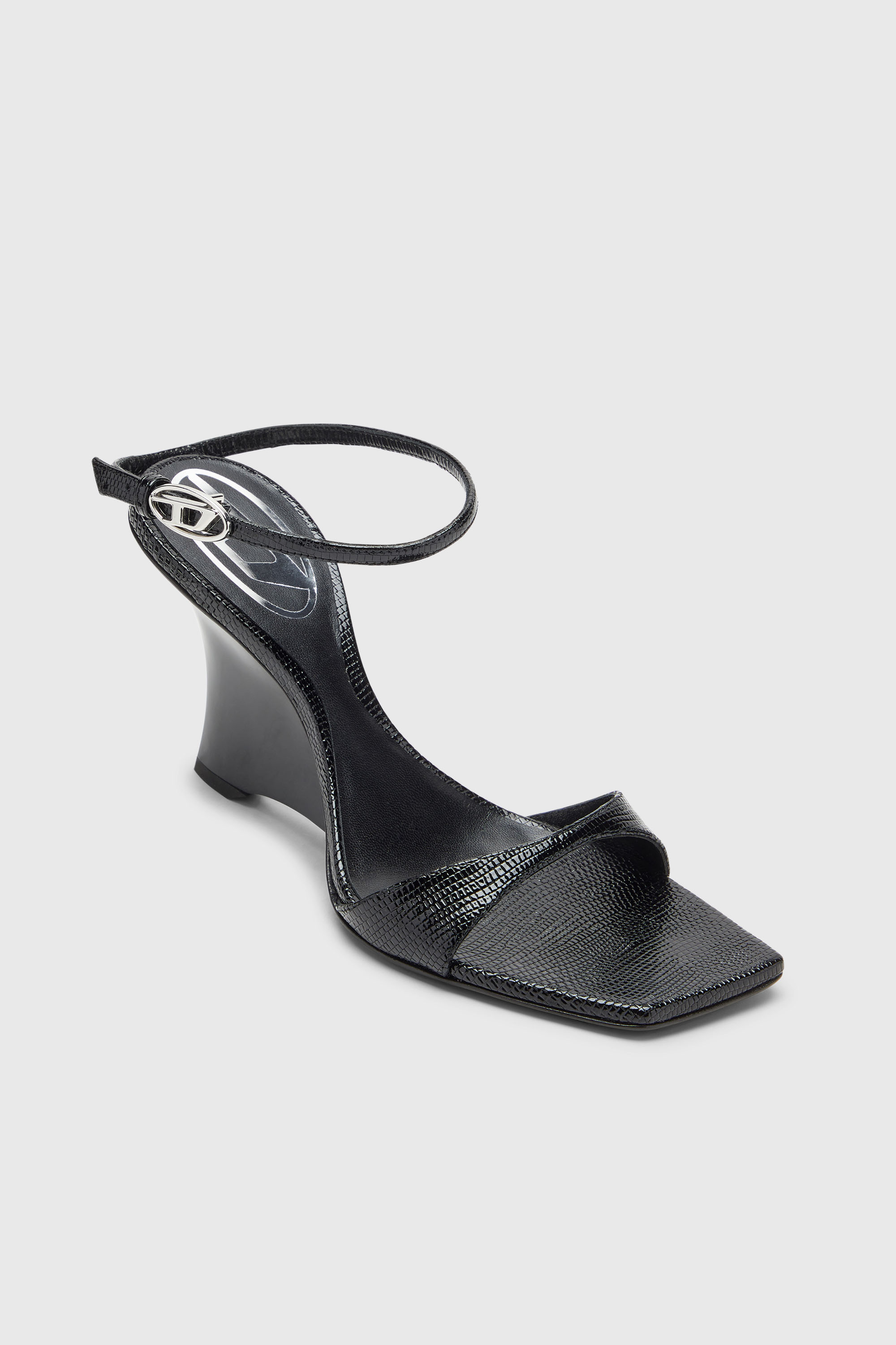 Diesel - D-AMBER SANDAL WEDGE, D-Amber-Sandales &agrave; talons compens&eacute;s en cuir effet l&eacute;zard Femme in Noir - 4