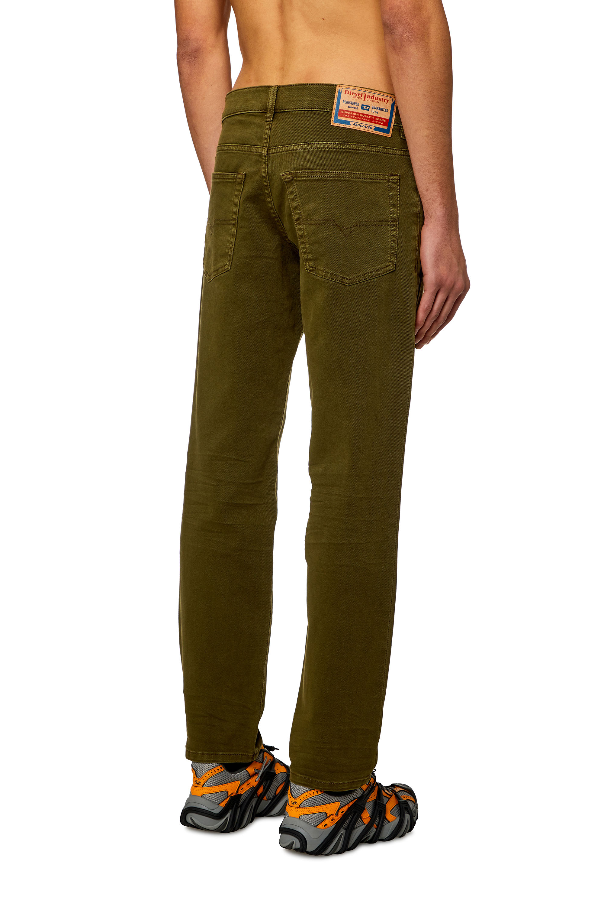Diesel - Tapered Jeans 2023 D-Finitive 0QWTY, Vert Militaire - Image 3