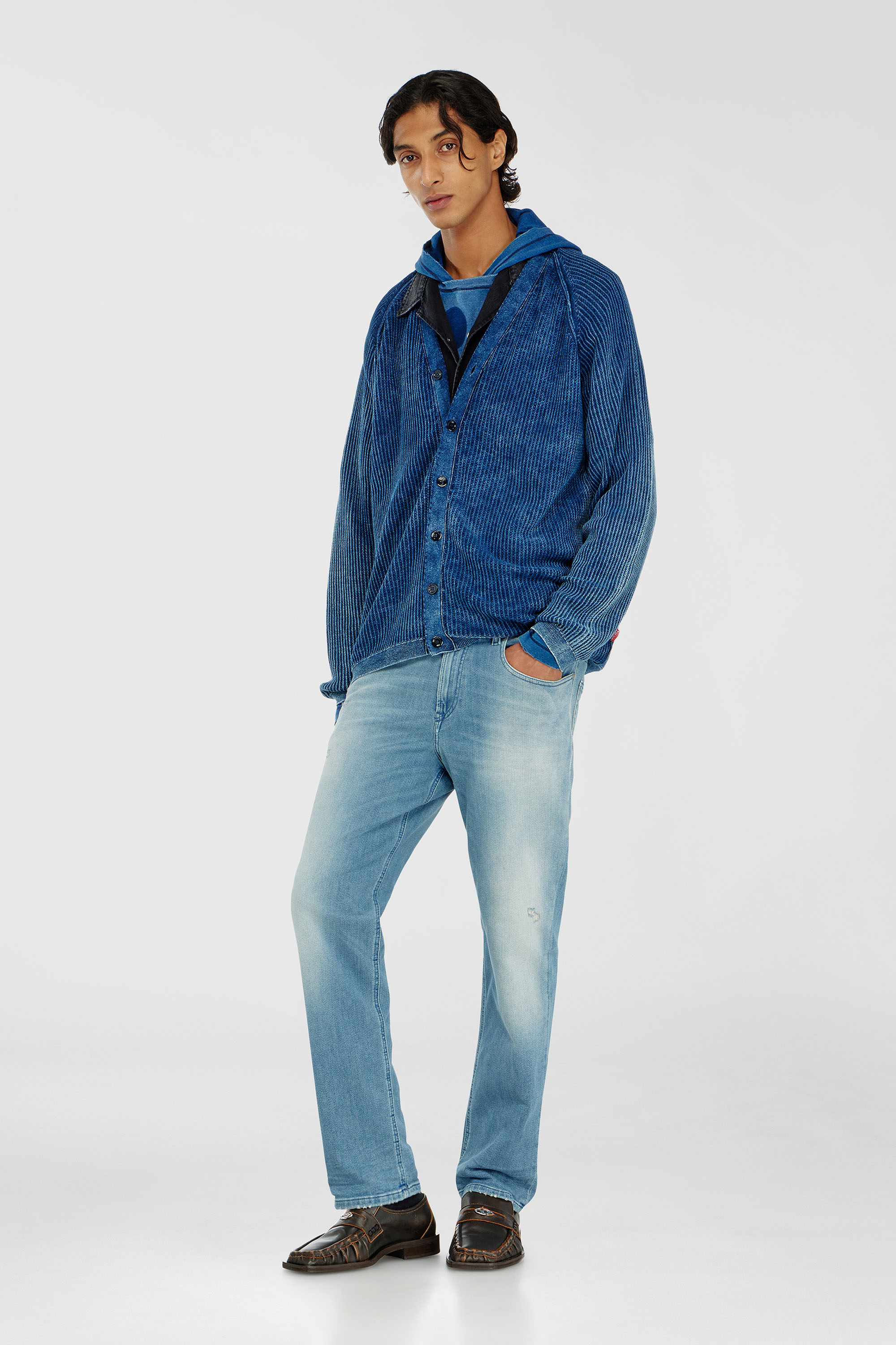 Diesel - Regular 2090 D-Veekley Joggjeans&reg; 09Q21 Homme, Bleu Clair - Image 1