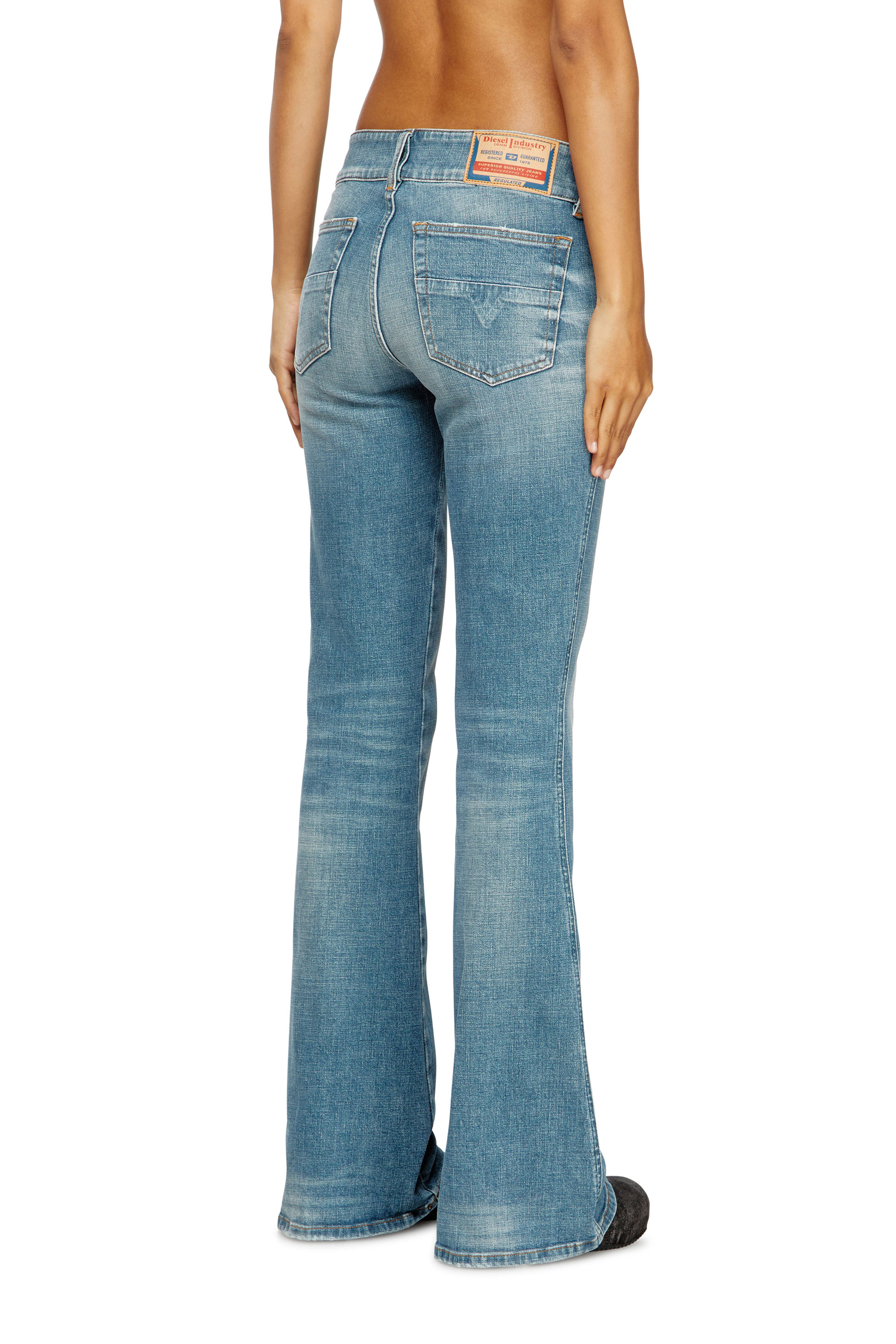 Diesel - Bootcut Jeans D-Hush 09M58 Femme, Bleu moyen - Image 4