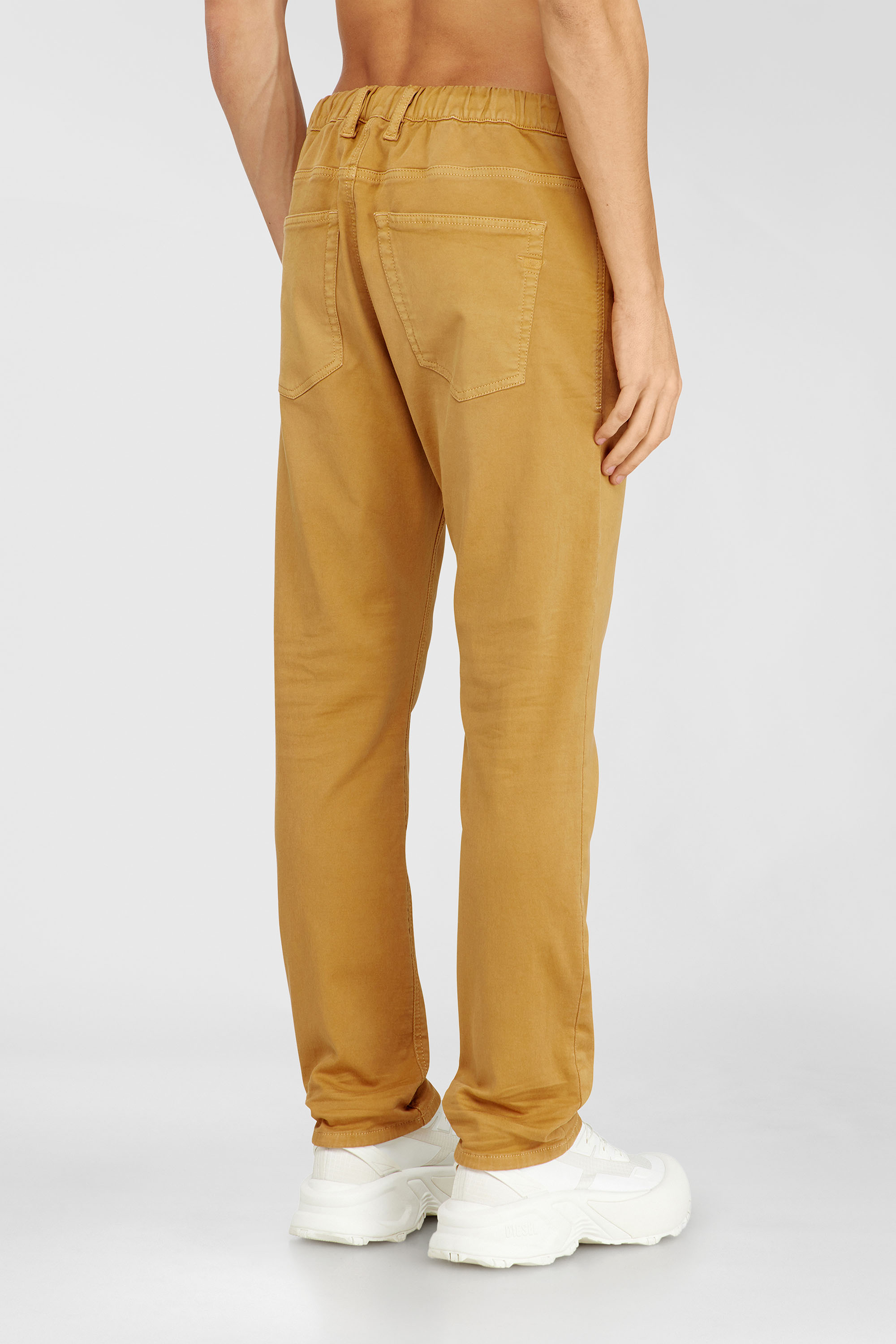 Diesel - Regular 2032 D-Krooley-BW Joggjeans&reg; 0670M Homme, Marron Clair - Image 3