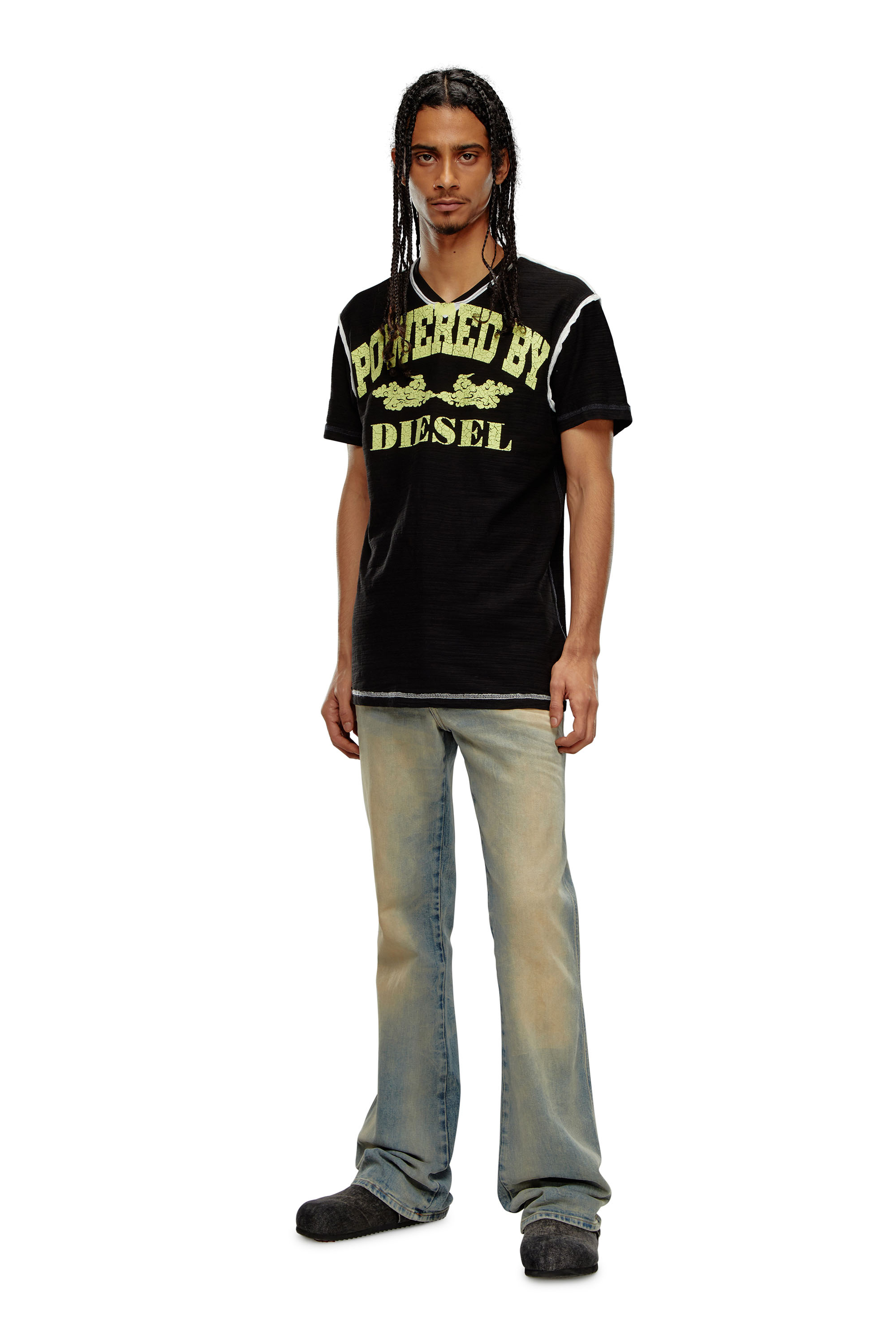 Diesel - T-DIEGOR-V-RAW, T-shirt avec col en V en jersey flammé inside-out Homme in Noir - 2