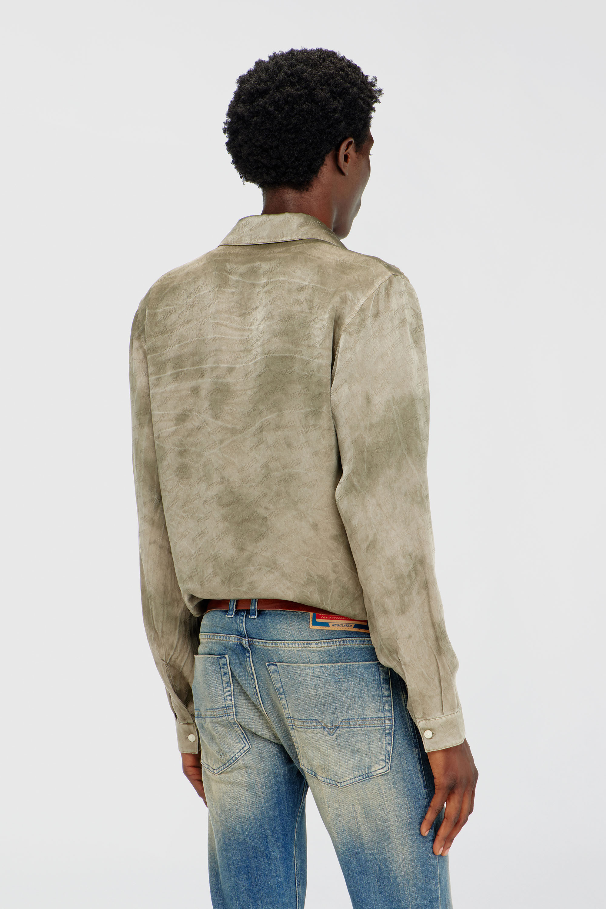 Diesel - S-KISSY-HNBW, Chemise en satin froiss&eacute; jacquard logo Homme in Marron - 4