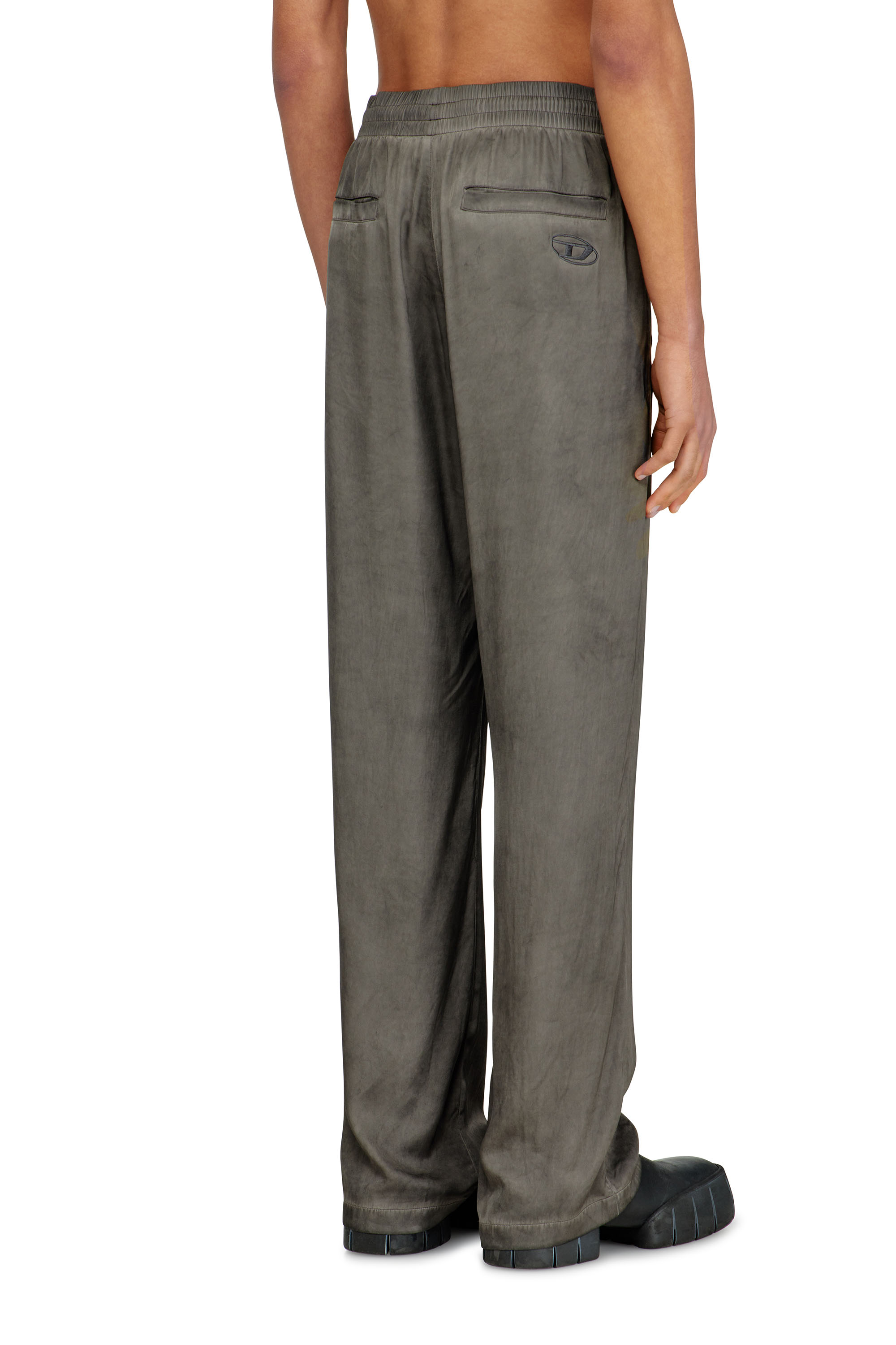 Diesel - P-THECK-ALBG, Pantalon de surv&ecirc;tement en viscose fluide trait&eacute;e Homme in Gris - 4