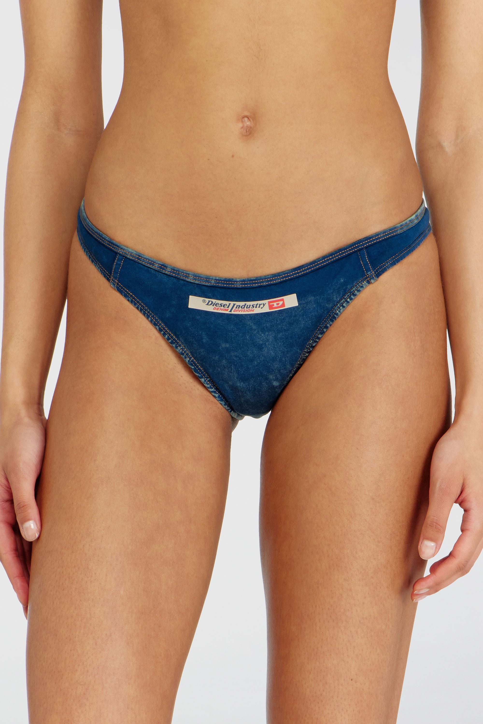 Diesel - AILEEN-DNM, Culotte br&eacute;silienne en coton effet denim Femme in Bleu - 2