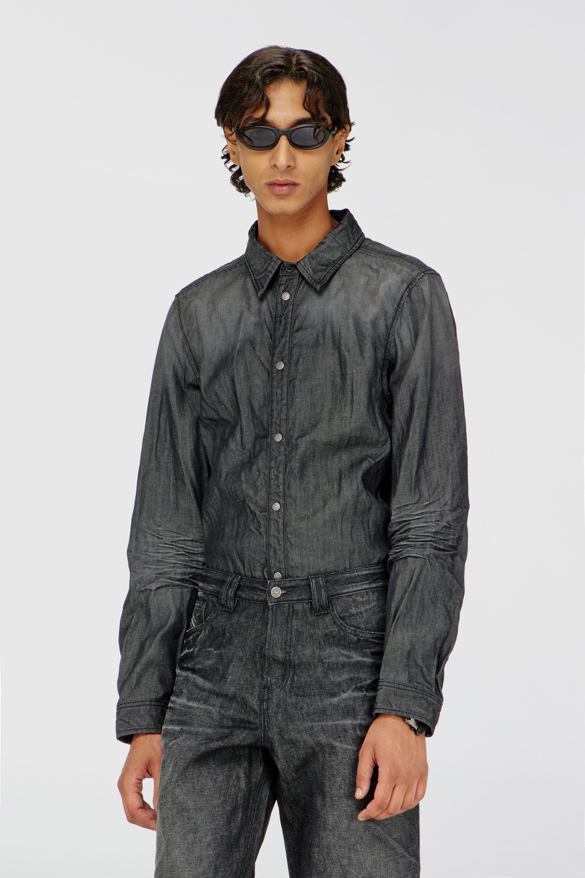Diesel - D-SYNAR-FSJ2, Chemise en denim froiss&eacute; Homme in Gris - 1