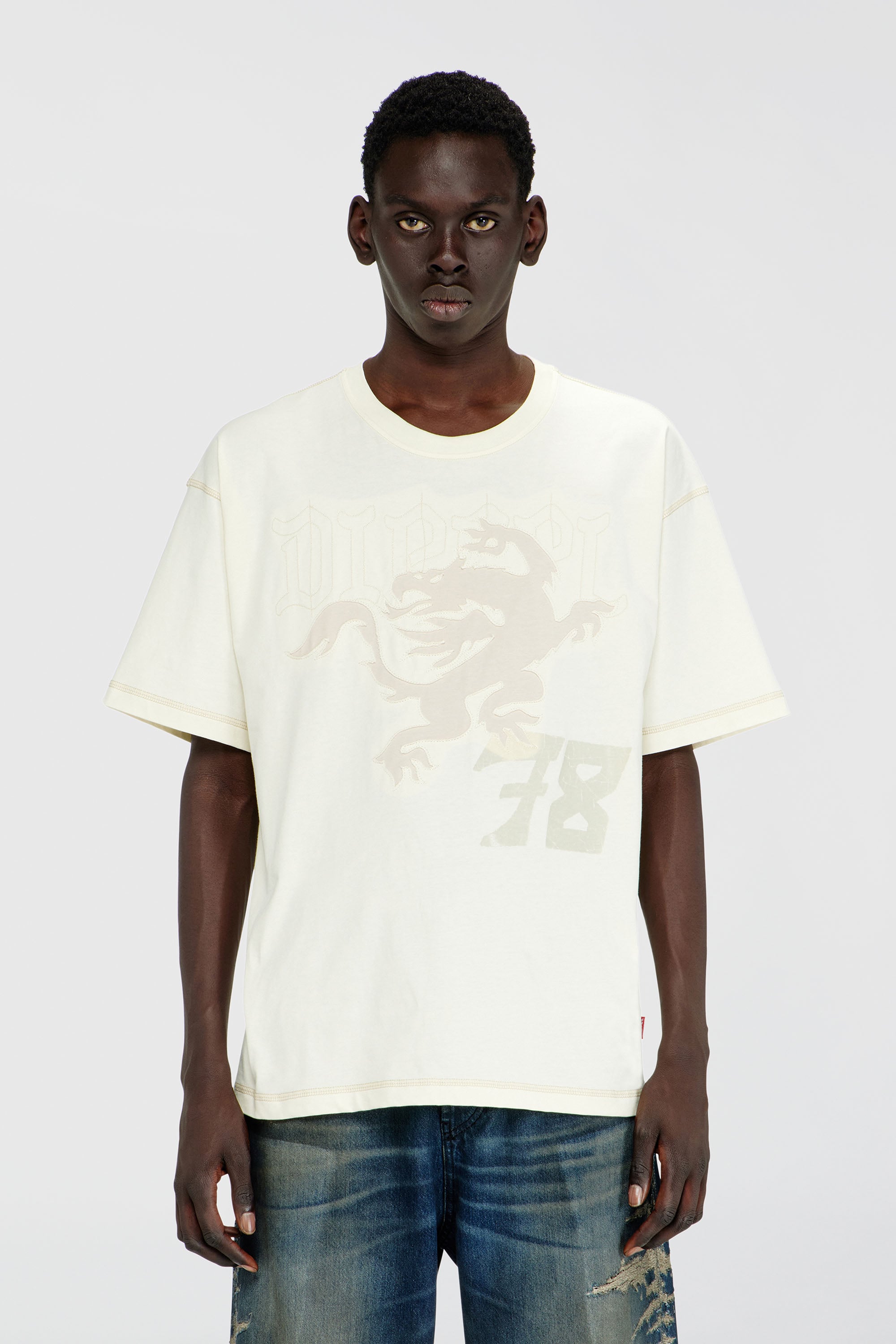 Diesel - T-BOXT-NOTCH, T-shirt d&eacute;contract&eacute; avec imprim&eacute;s et broderies Homme in Blanc - 1