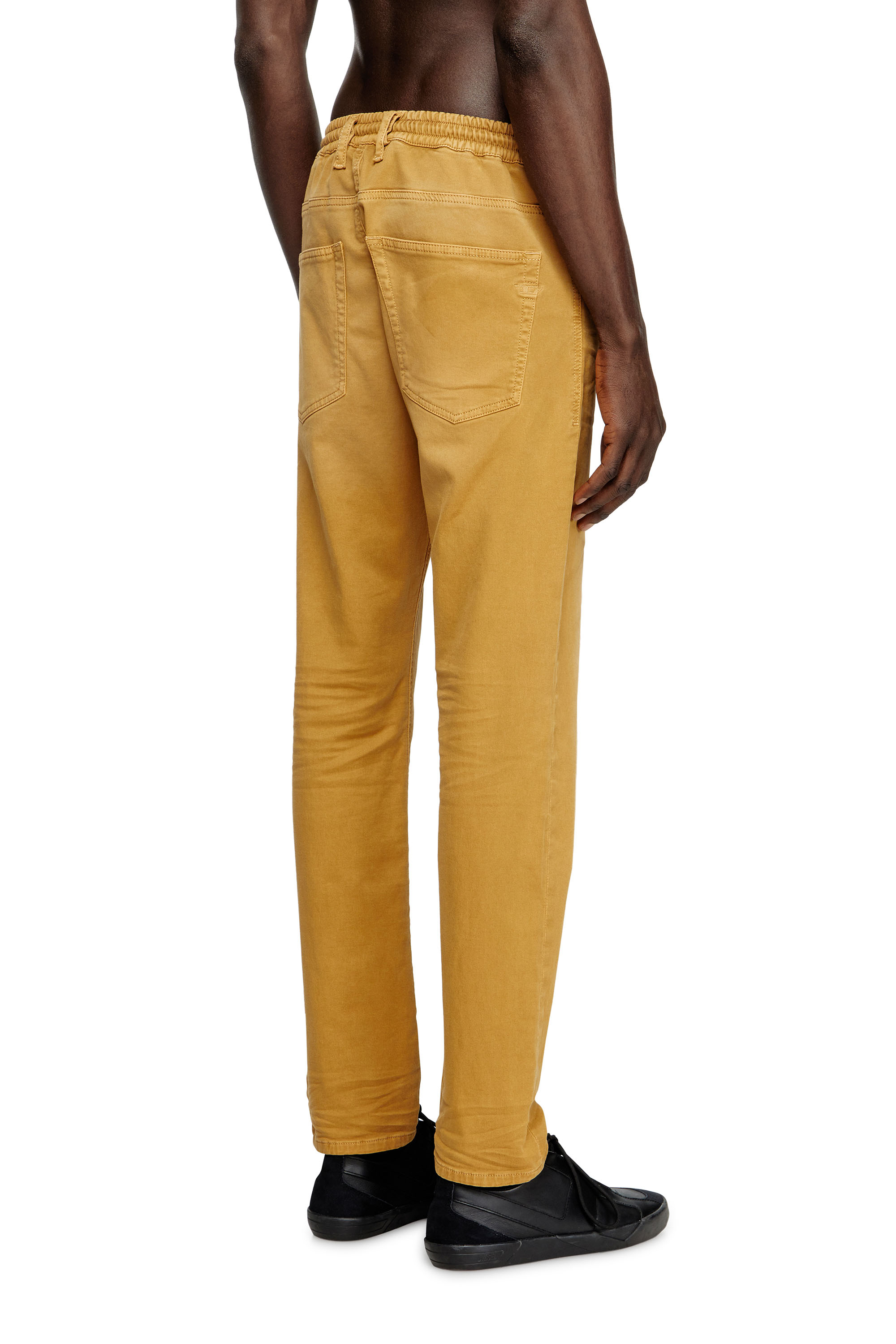 Diesel - Regular 2030 D-Krooley Joggjeans® 0670M Homme, Marron Clair - Image 4