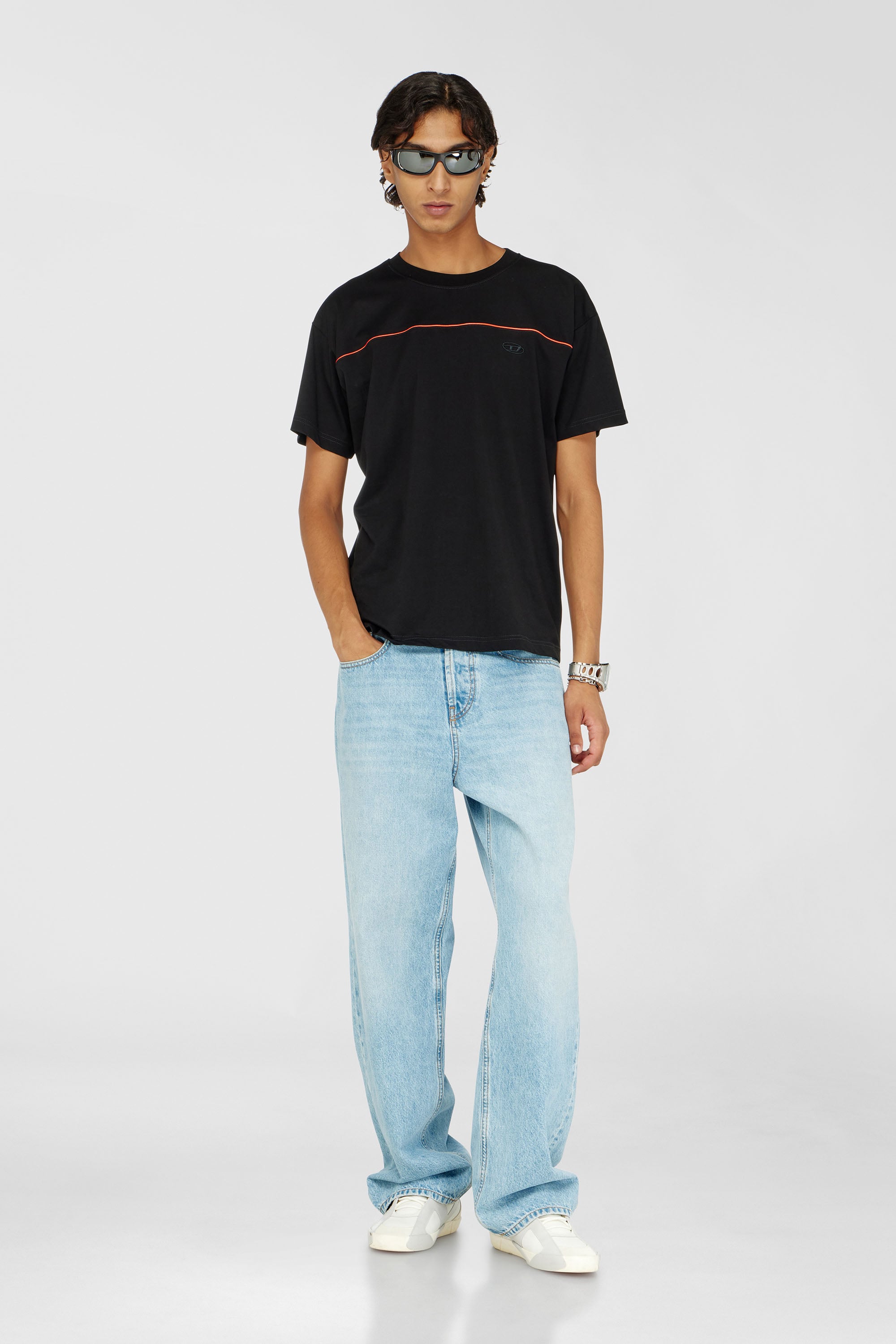Diesel - T-NORM-PIPING, T-shirt avec passepoil contrastant Homme in Noir - 2