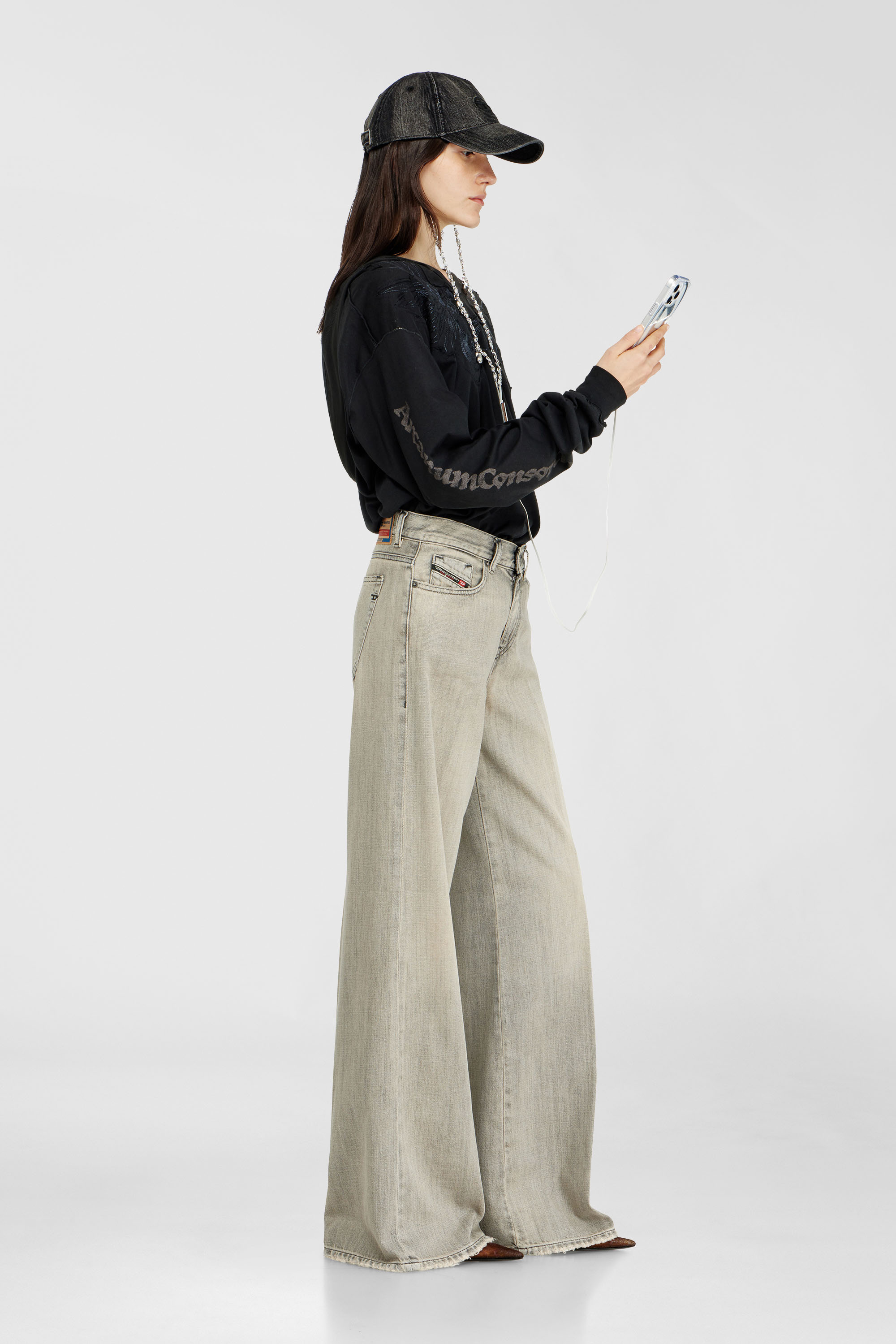 Diesel - Flare Jeans 1978 D-Akemi 068RU Femme, Gris - Image 1