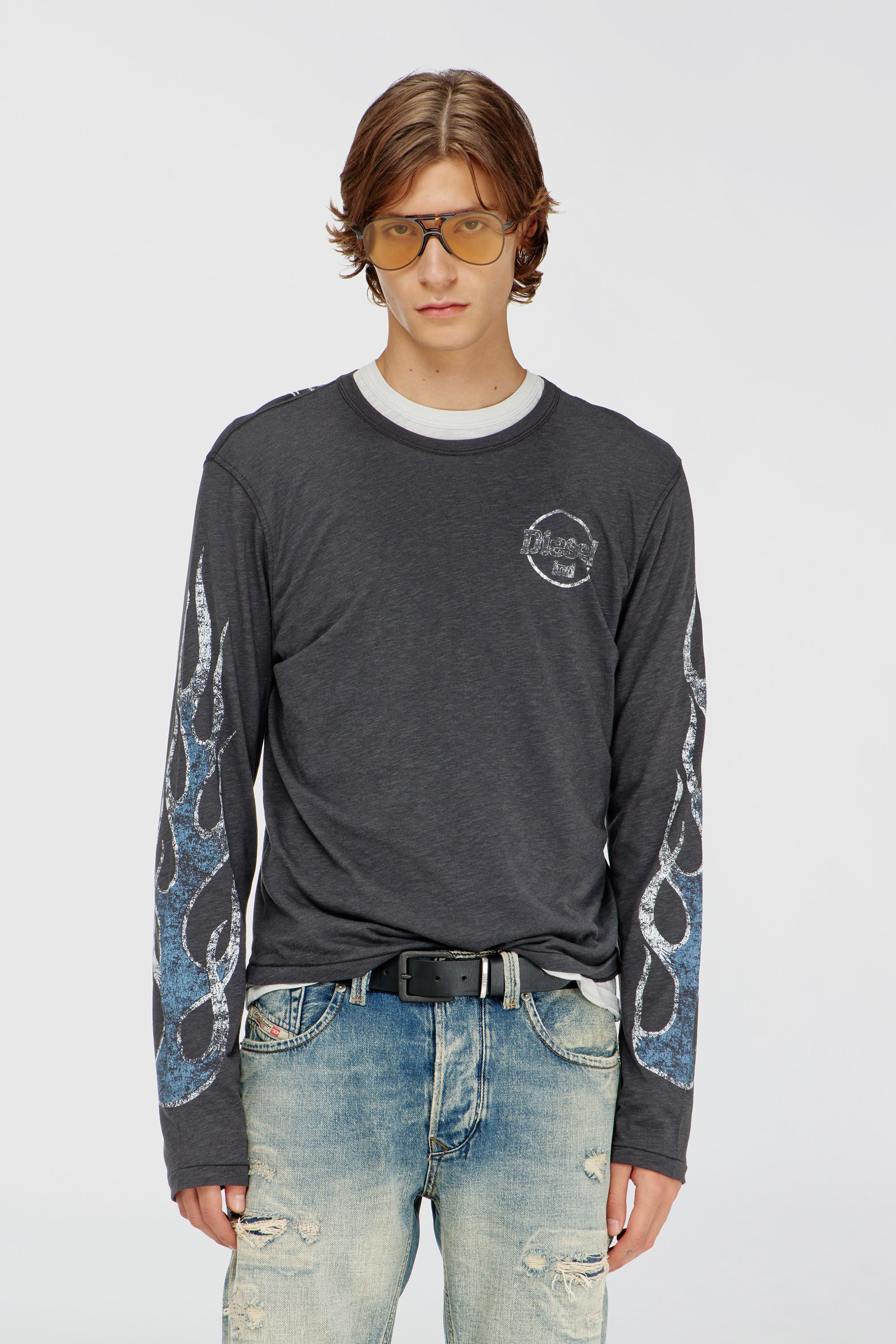 Diesel - T-NOTS-LS, T-shirt manches longues en jersey flamm&eacute; avec imprim&eacute; craquel&eacute; Homme in Gris - 1