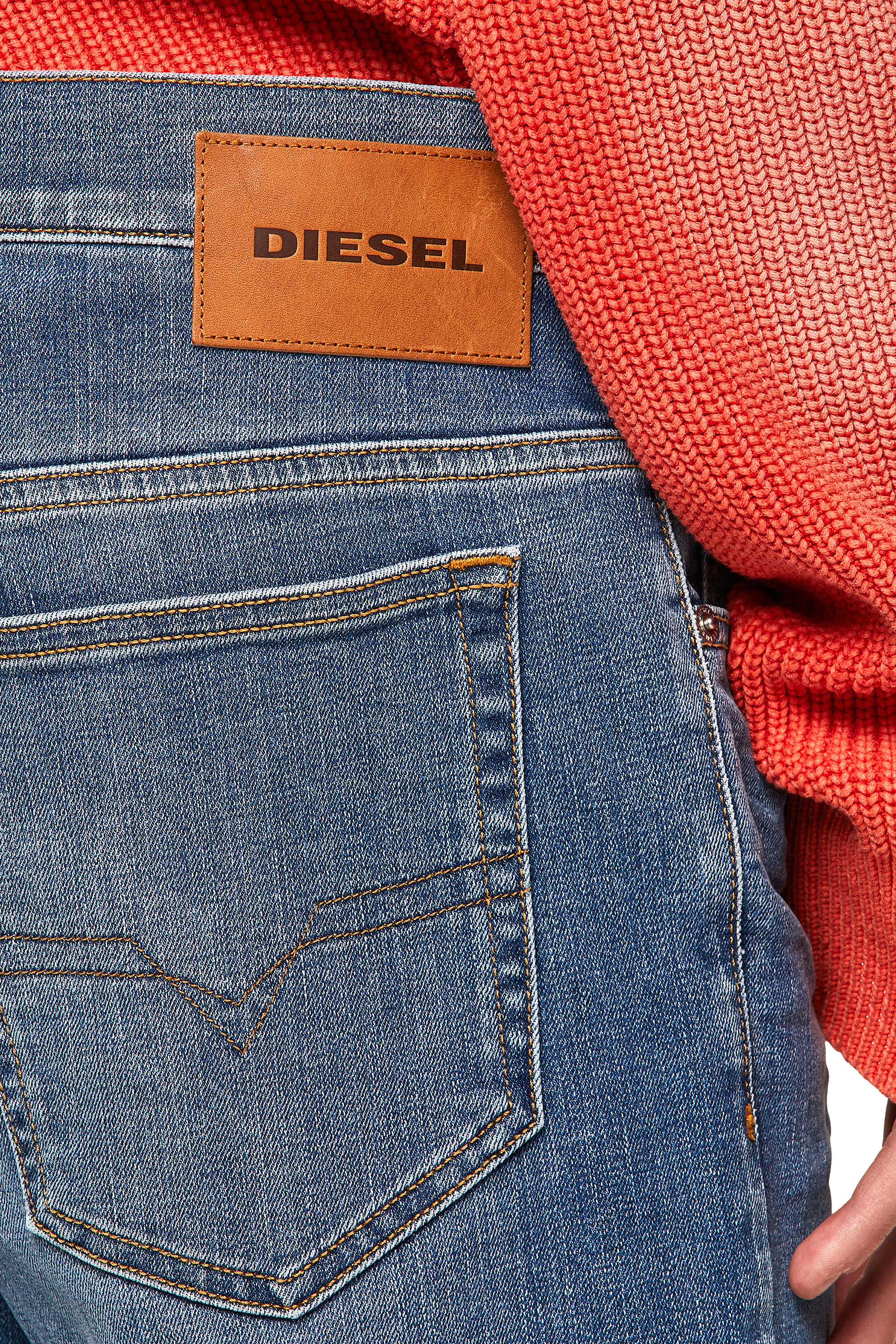 Diesel - D-Yennox 009ZR Tapered Jeans, Bleu Clair - Image 4