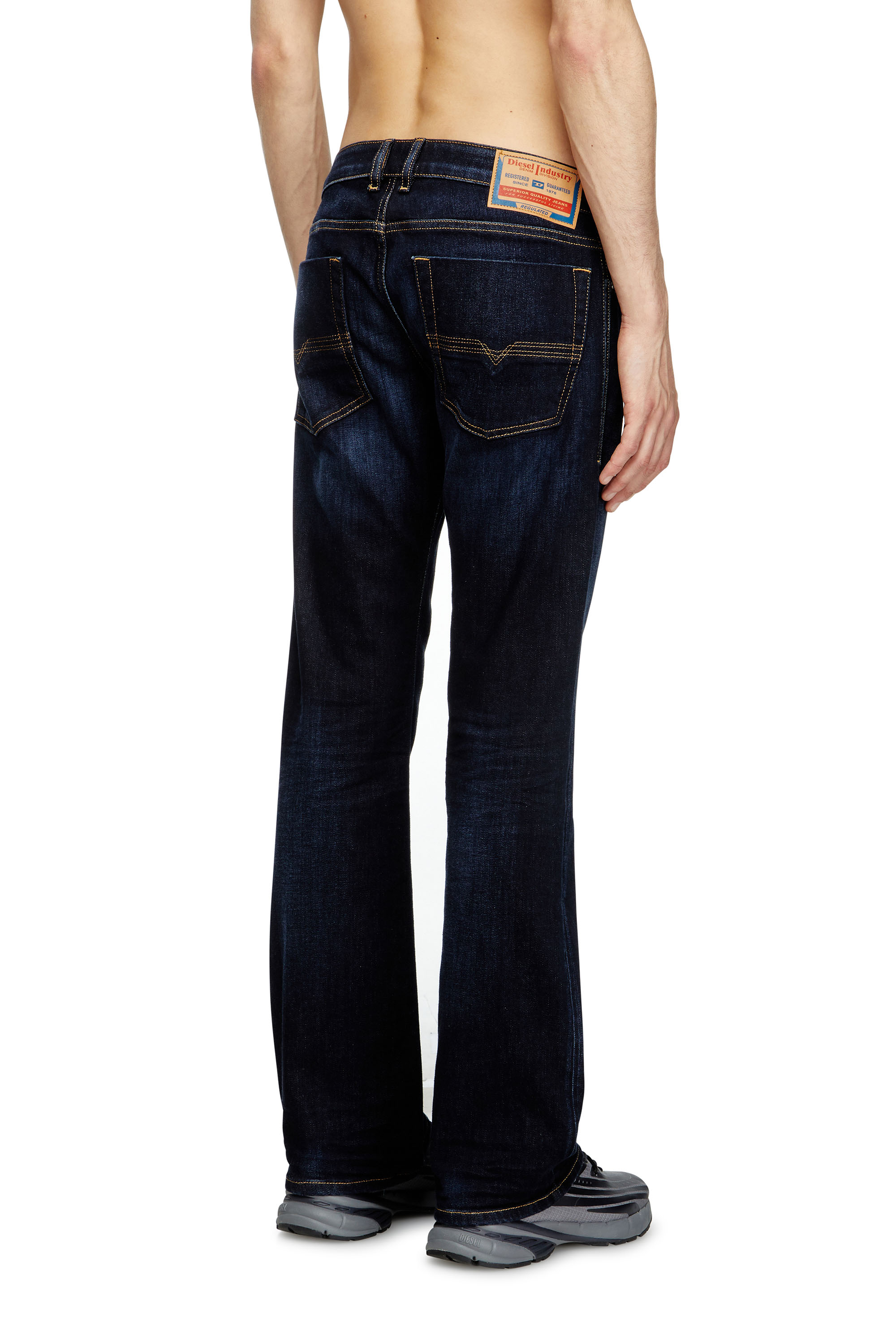 Diesel - Bootcut Jeans 2007 Zatiny 009ZS Homme, Bleu Foncé - Image 4