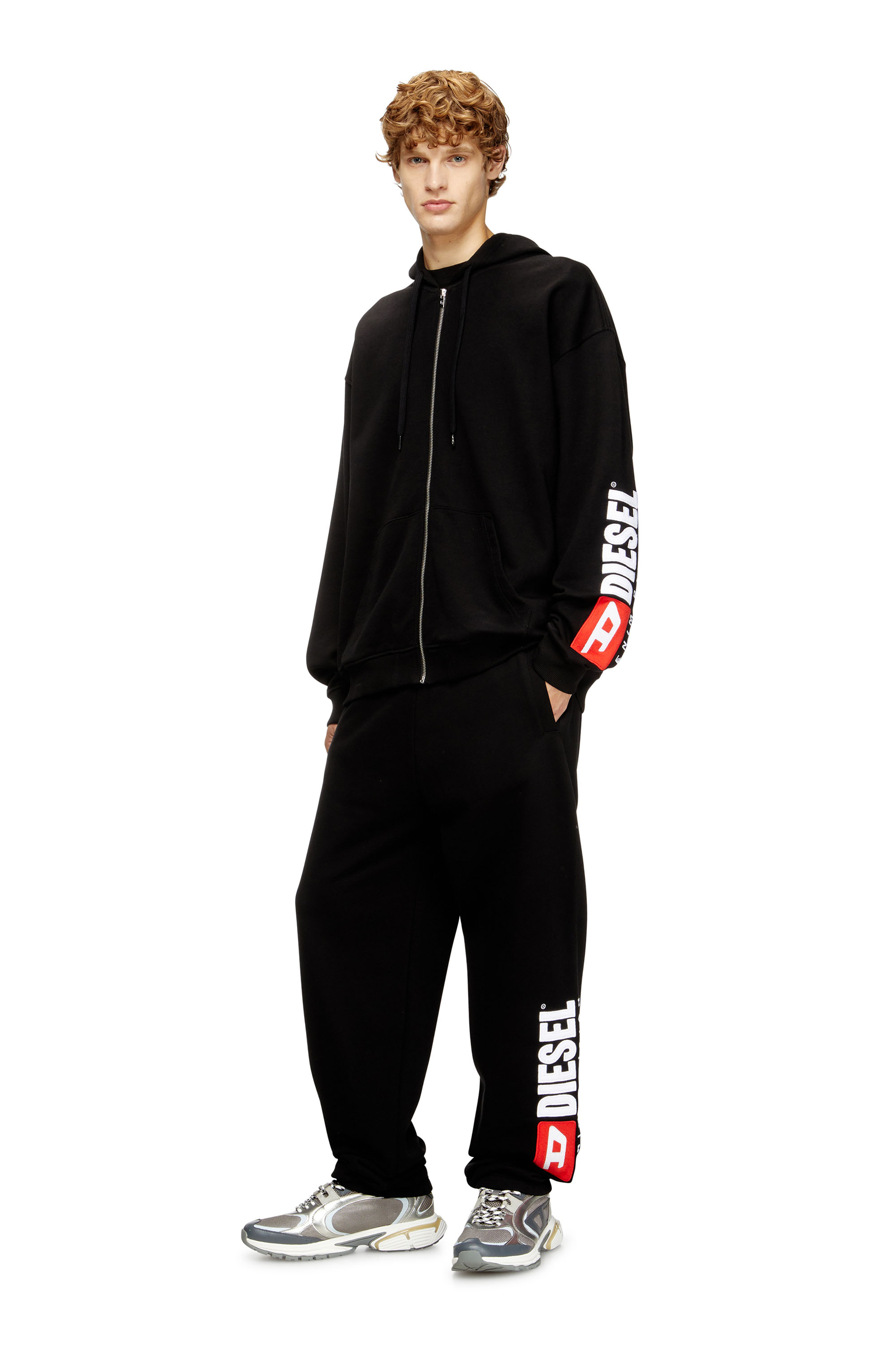 Diesel - P-MARKY-DIV, Pantalon de survêtement en coton avec patch Diesel Homme in Noir - 2