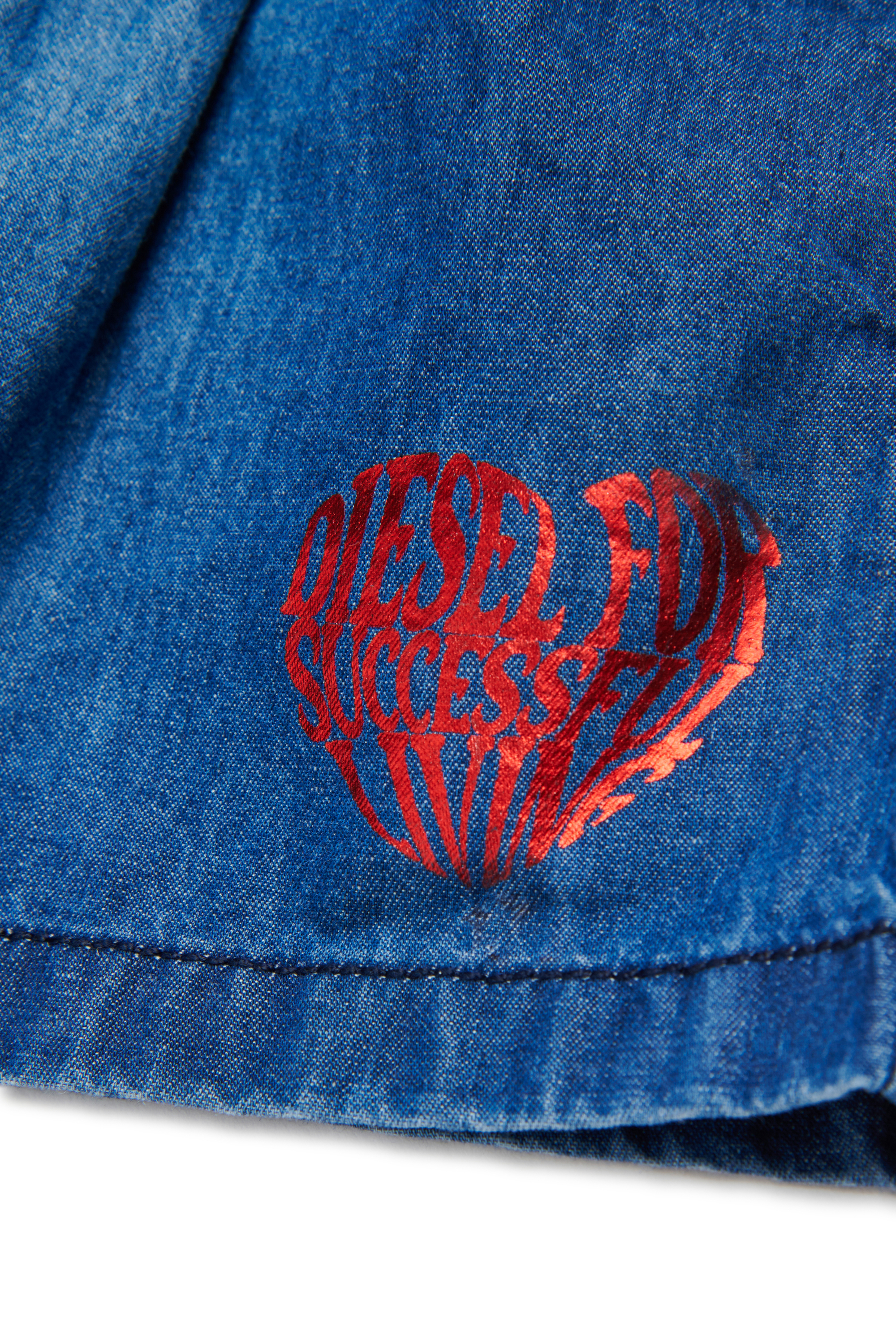 Diesel - PIXIB, Short en denim &agrave; imprim&eacute; c&oelig;ur Femme in Bleu - 4