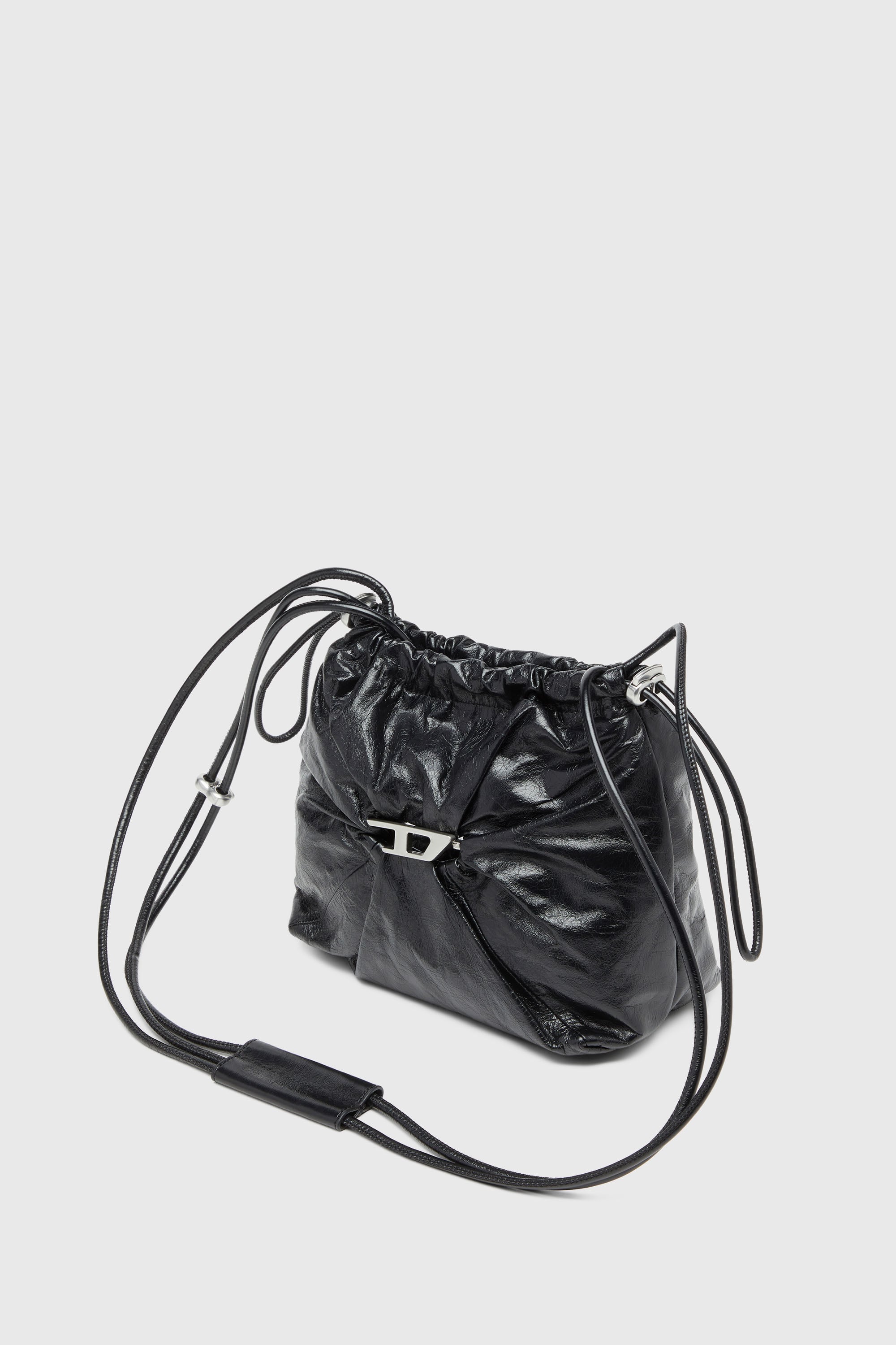 Diesel - SCRUNCH-D BUCKET, Scrunch-D-Sac seau en cuir froiss&eacute; et brillant Femme in Noir - 1