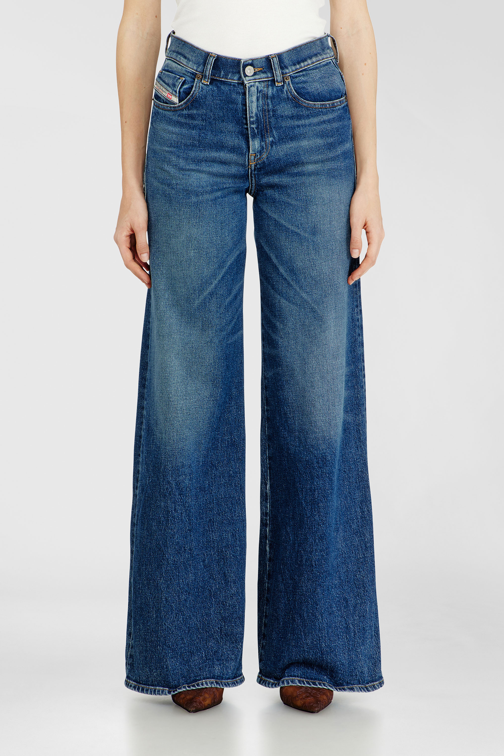Diesel - Flare Jeans 1978 D-Akemi 09L21 Femme, Bleu moyen - Image 1