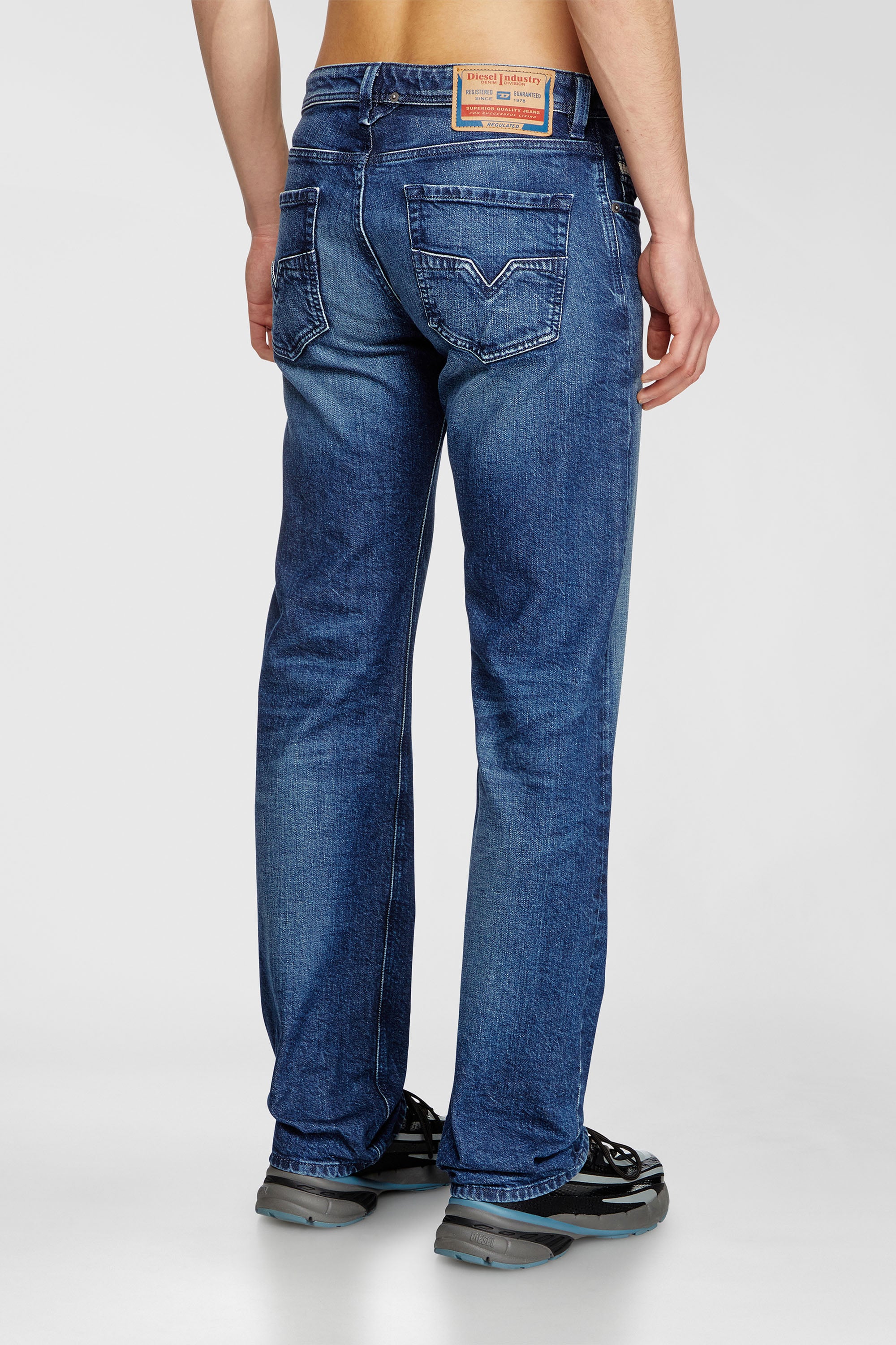 Diesel - Regular Jeans 1985 Larkee 09L51 Homme, Bleu Fonc&eacute; - Image 3