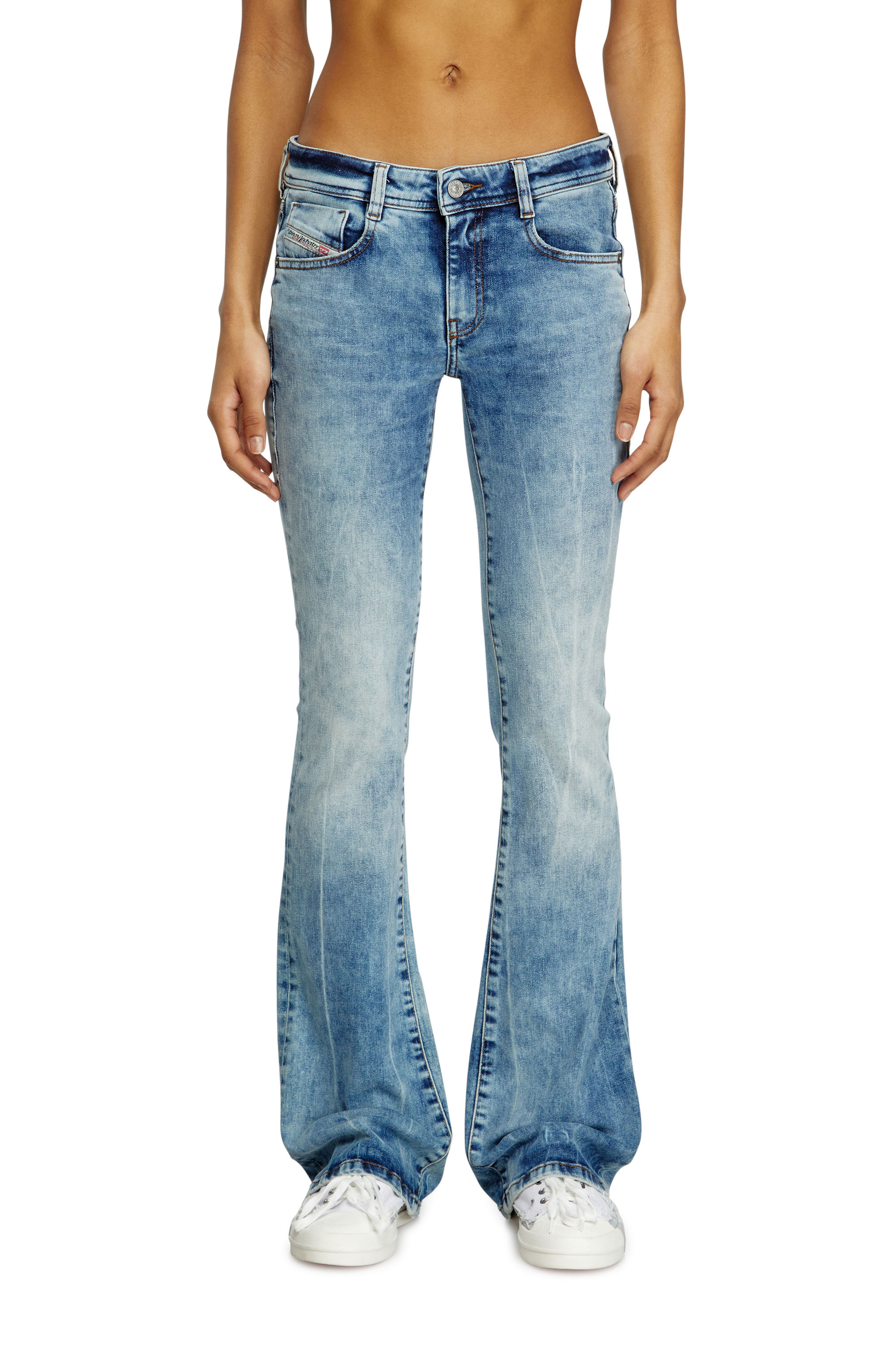 Diesel - Bootcut Jeans 1969 D-Ebbey 0BMBM Femme, Bleu Clair - Image 1