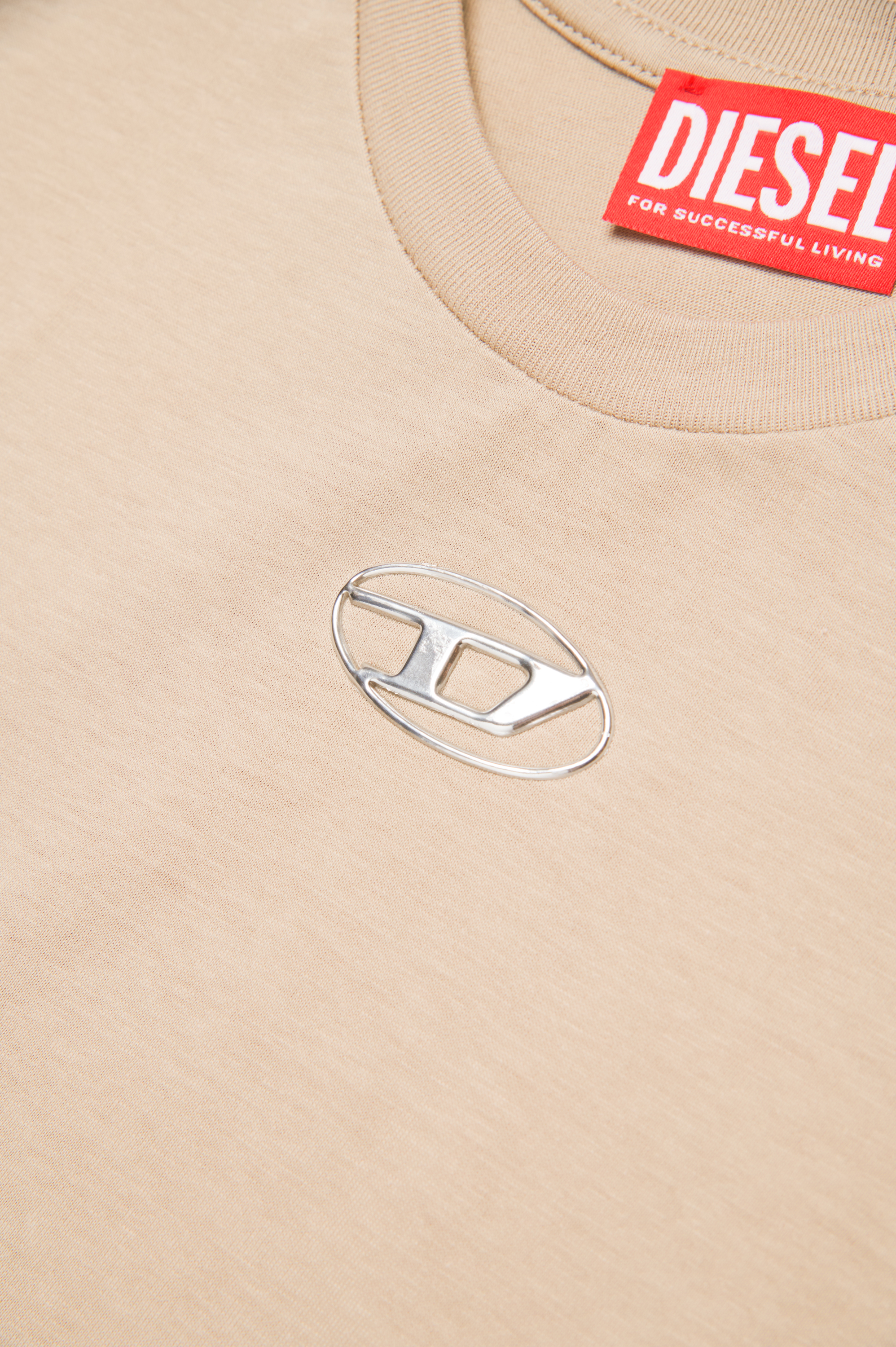 Diesel - TMARCUS OVER, Homme T-shirt avec logo Oval D métallisé in Marron - Image 4
