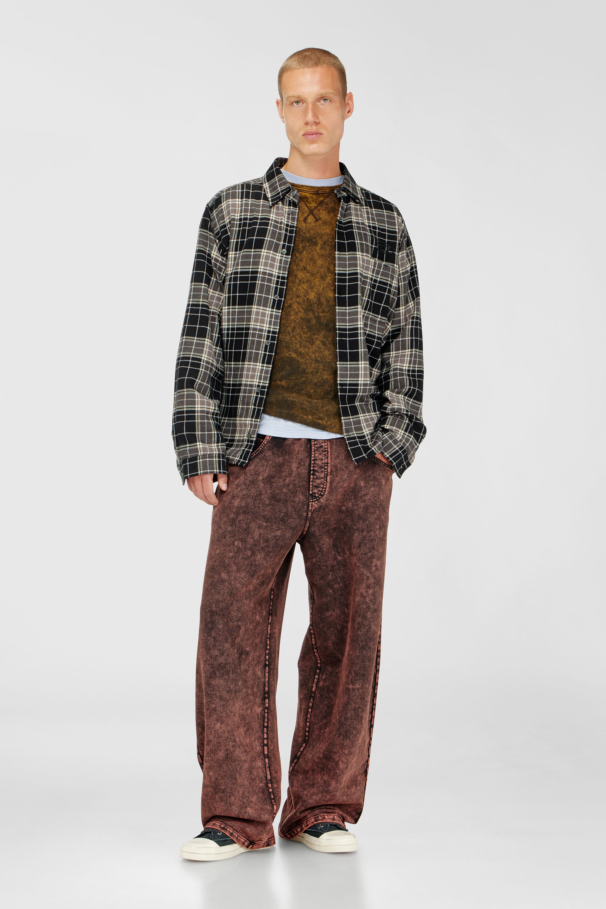 Diesel - T-BOXT-LS-RAW, T-shirt &agrave; manches longues effet acid-wash, d&eacute;tails effiloch&eacute;s Homme in Marron - 1