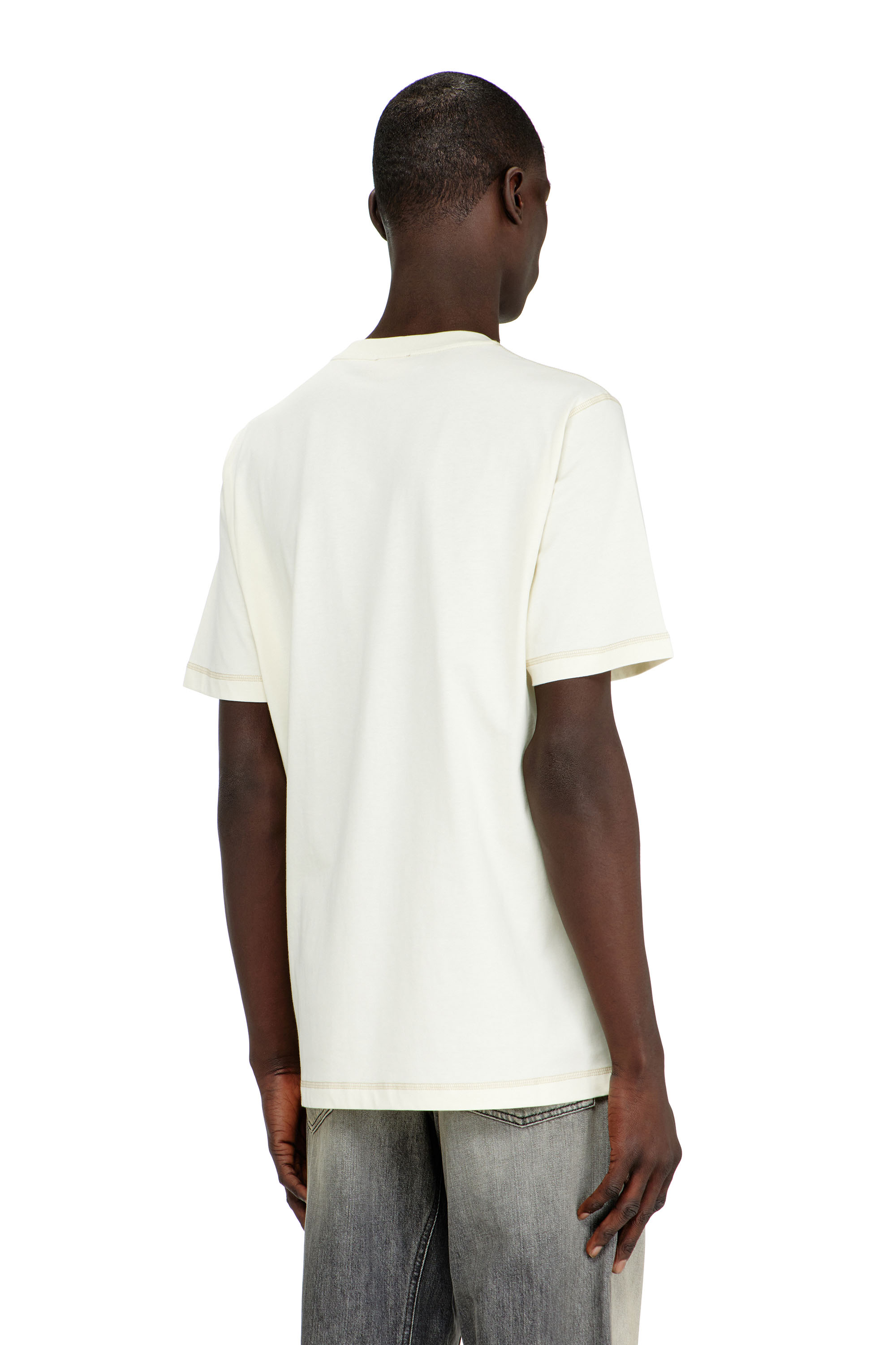 Diesel - T-ADJUST-NOTCH, T-shirt classique avec &eacute;cusson brod&eacute; Homme in ToBeDefined - 4