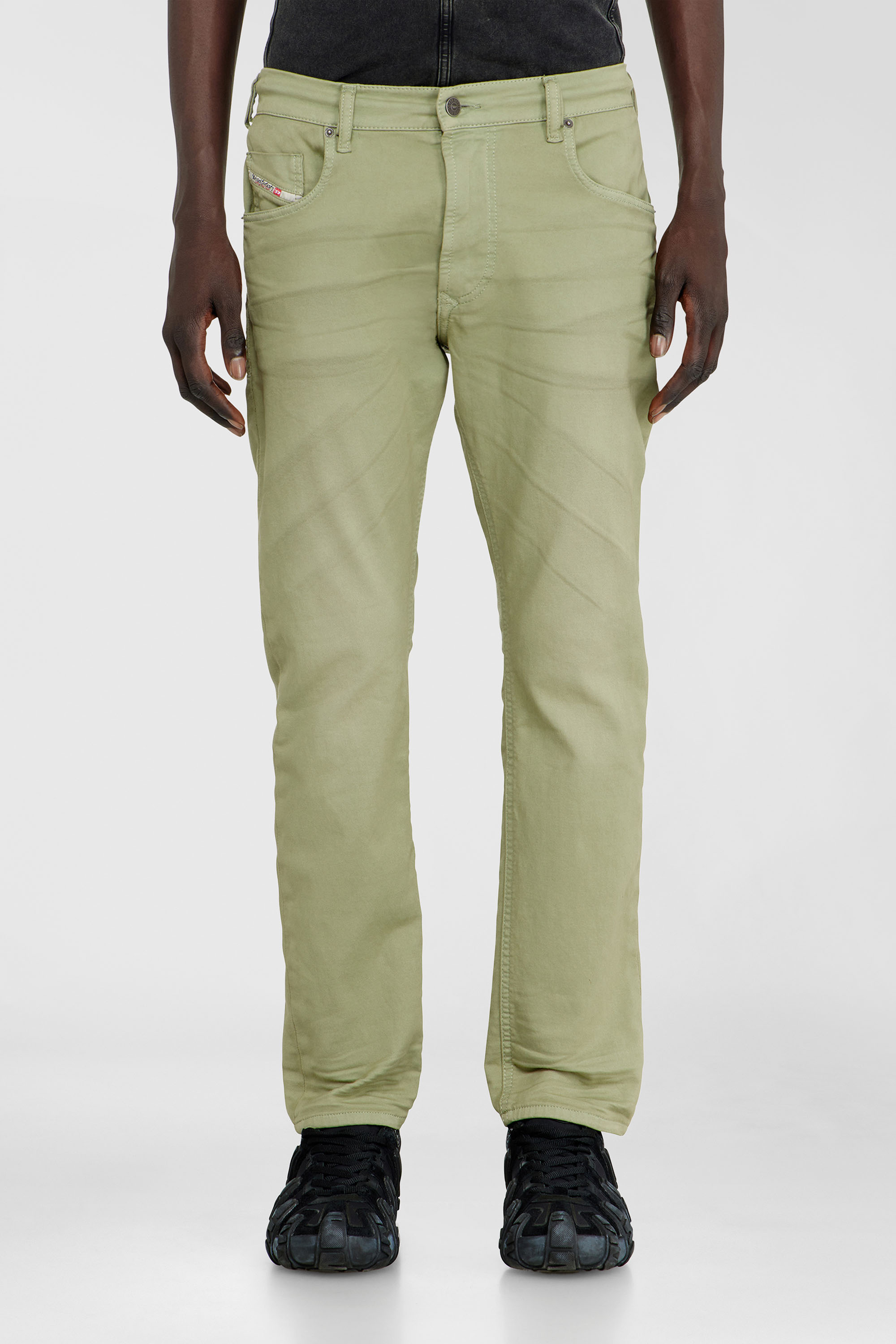 Diesel - Regular 2032 D-Krooley-BW Joggjeans&reg; 0670M Homme, Vert Olive - Image 2