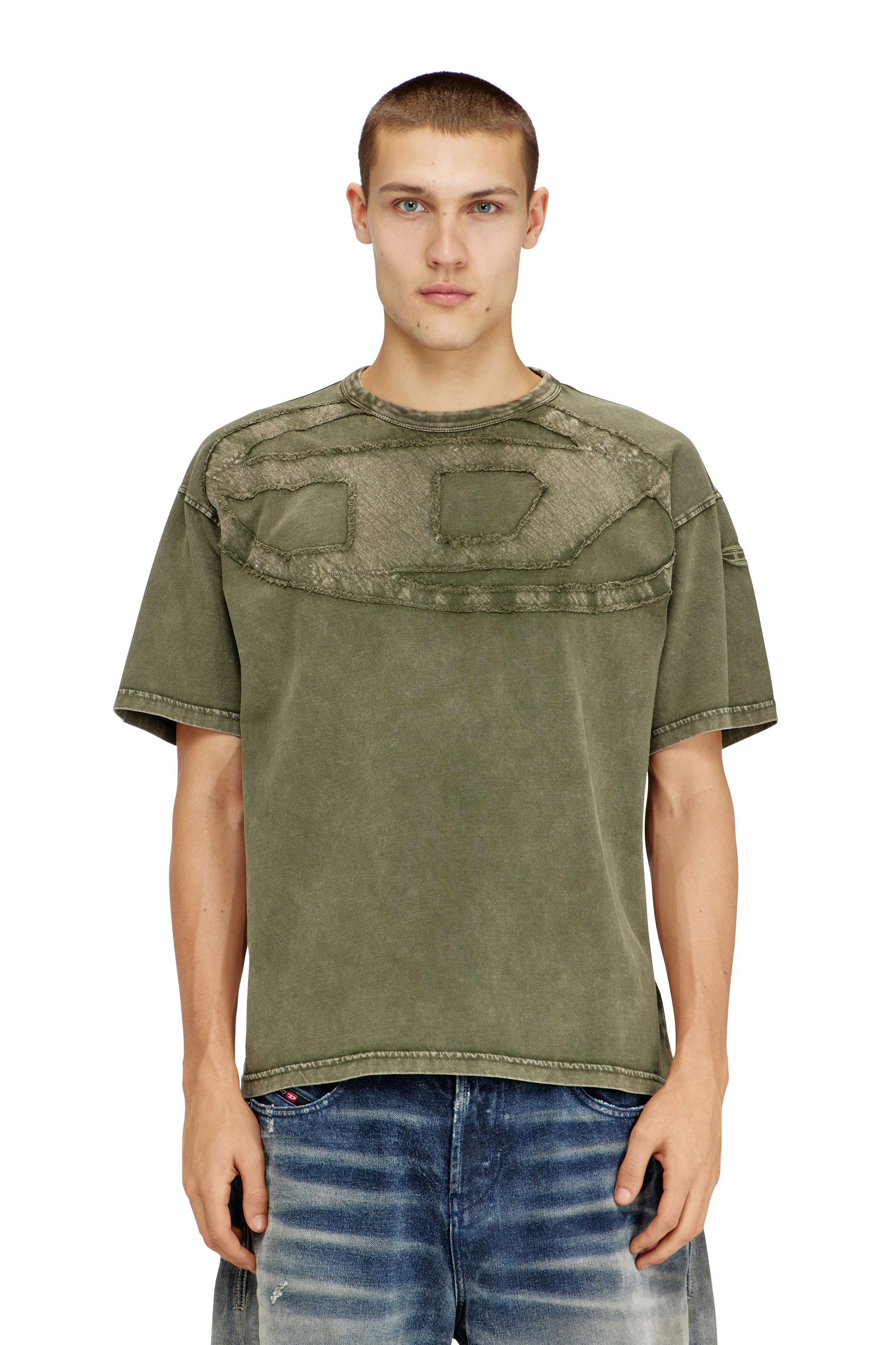Diesel - T-BOXT-DEN, T-shirt en coton d&eacute;contract&eacute;e avec applique Oval D Homme in ToBeDefined - 1