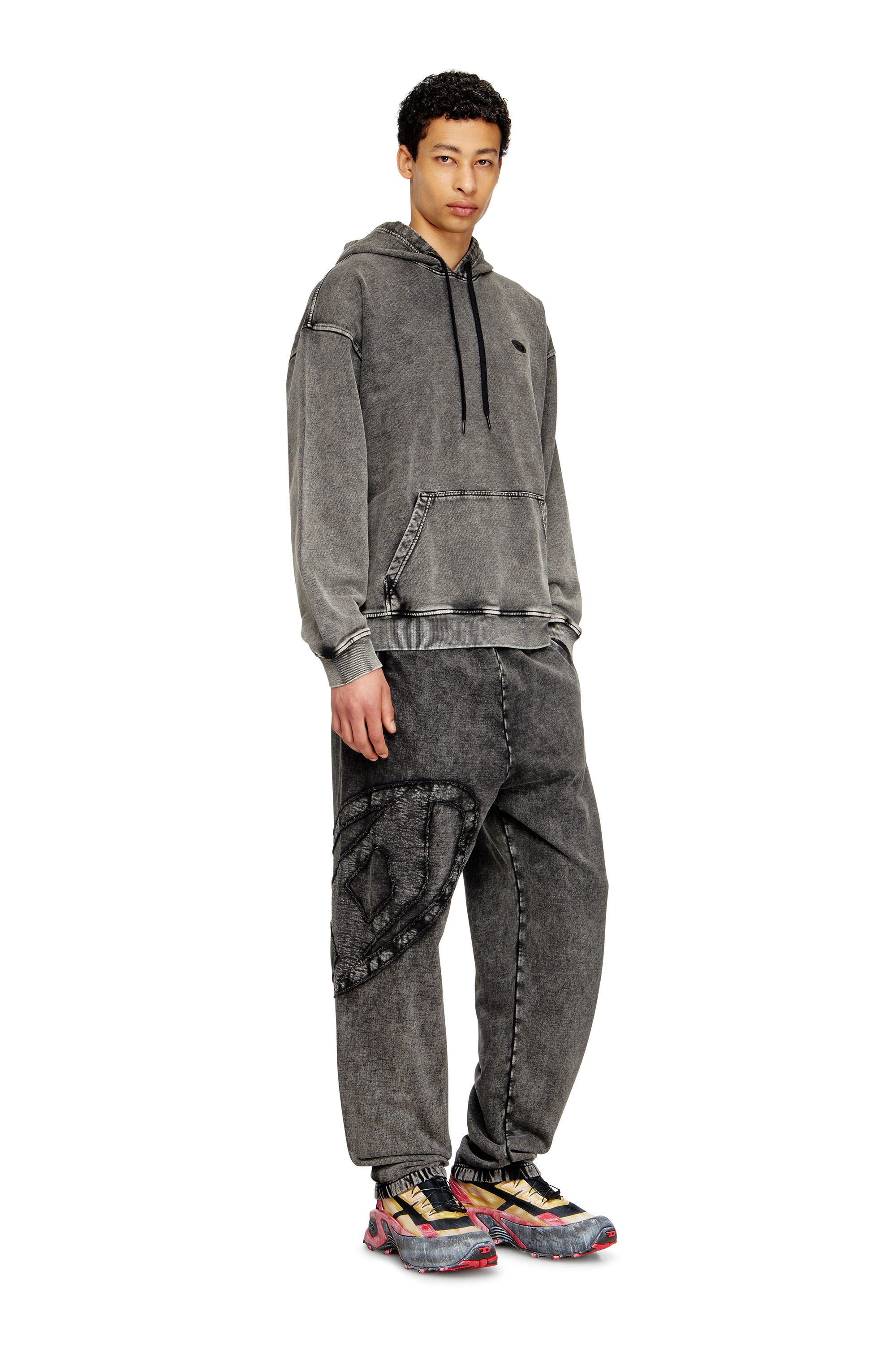Diesel - P-MARKY-DEN, Pantalon de survêtement en coton biologique avec écusson Oval D Homme in Gris - 2
