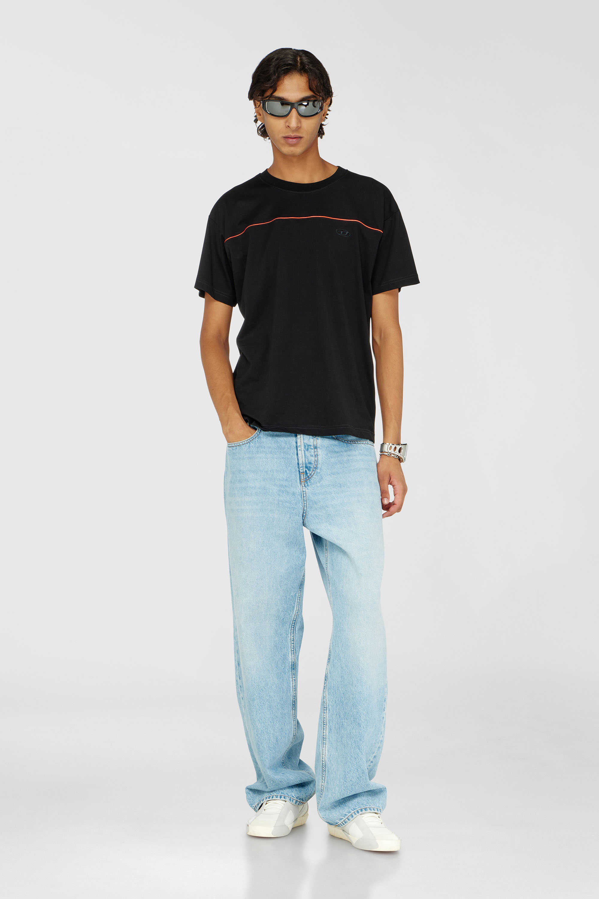 Diesel - T-NORM-PIPING, T-shirt avec passepoil contrastant Homme in Noir - 1