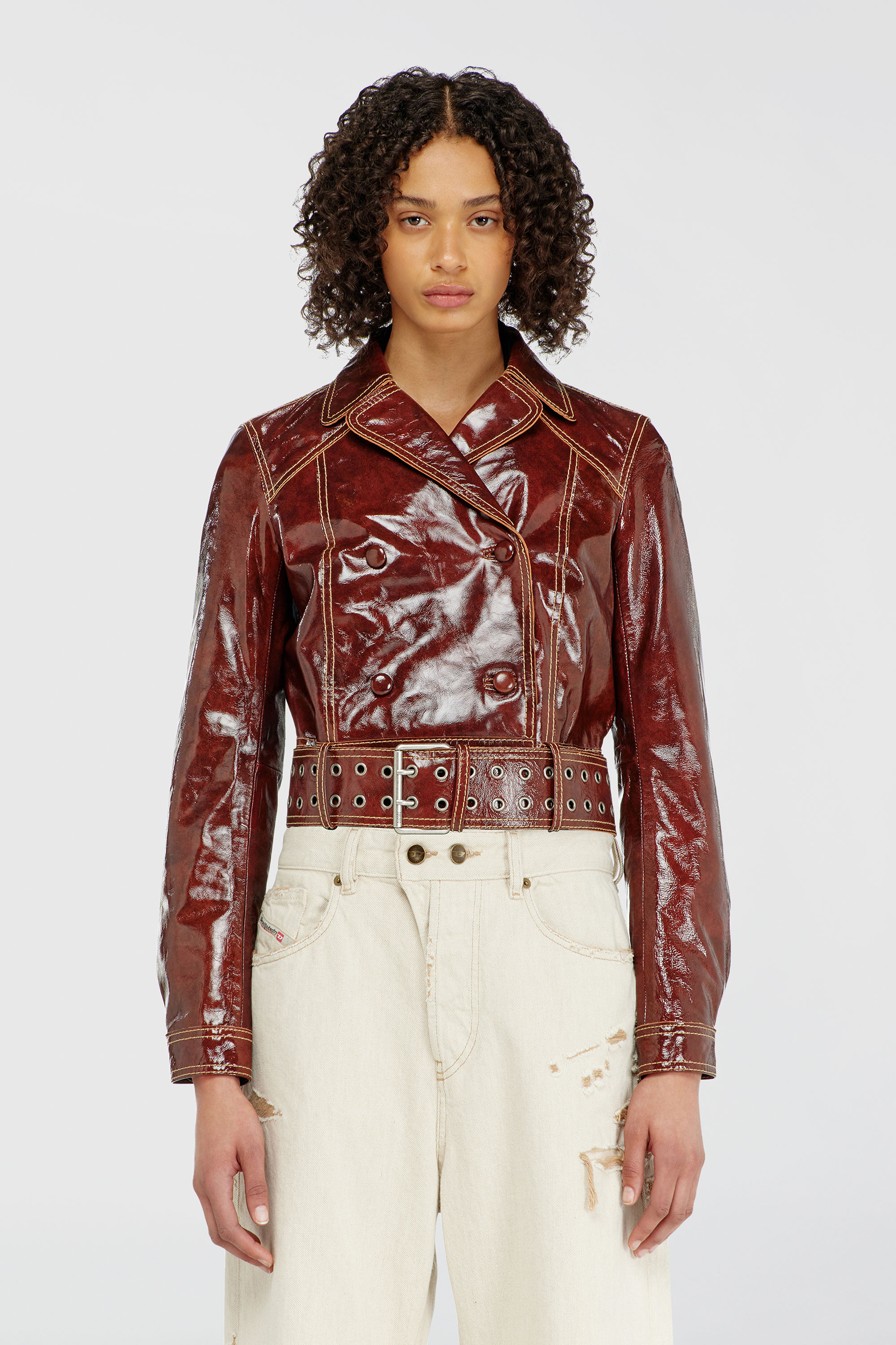 Diesel - L-EGEND, Veste en cuir verni avec large ceinture Femme in Rouge - 5