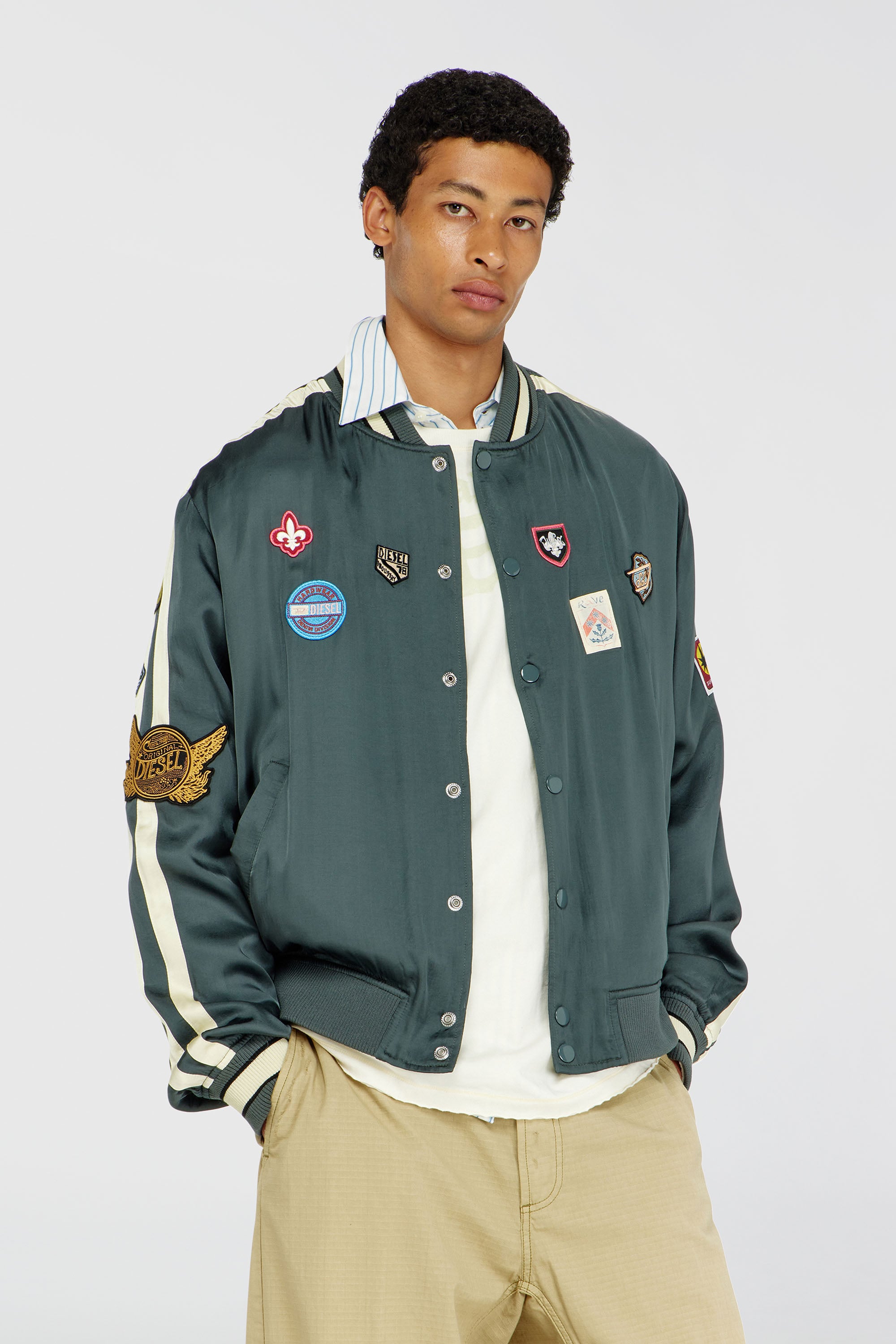 Diesel - J-ANNU, Blouson bomber satin&eacute; avec patchs Homme in Vert - 1