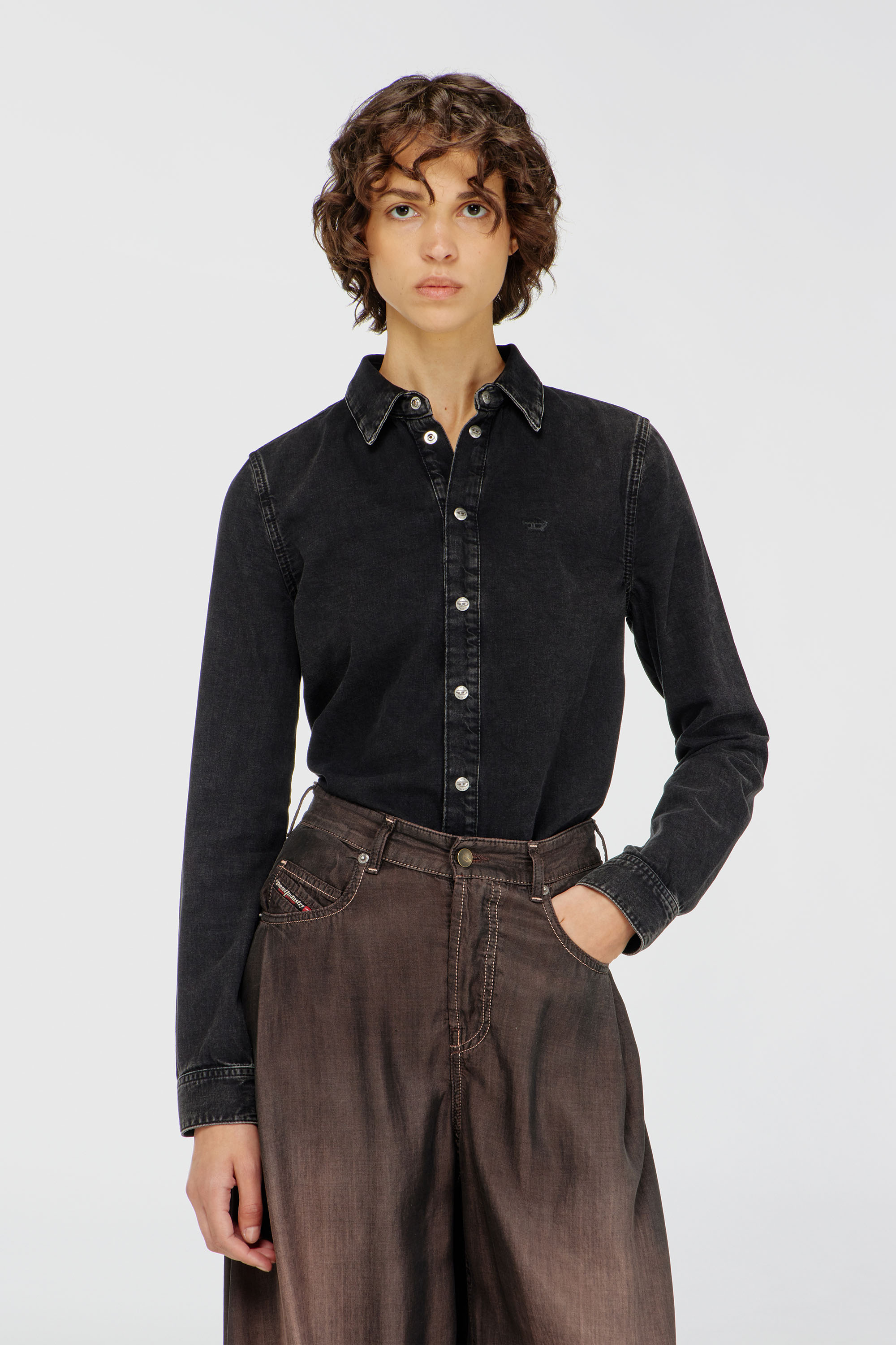 Diesel - DE-EAZY, Chemise en denim avec coutures contrast&eacute;es. Femme in Noir - 1
