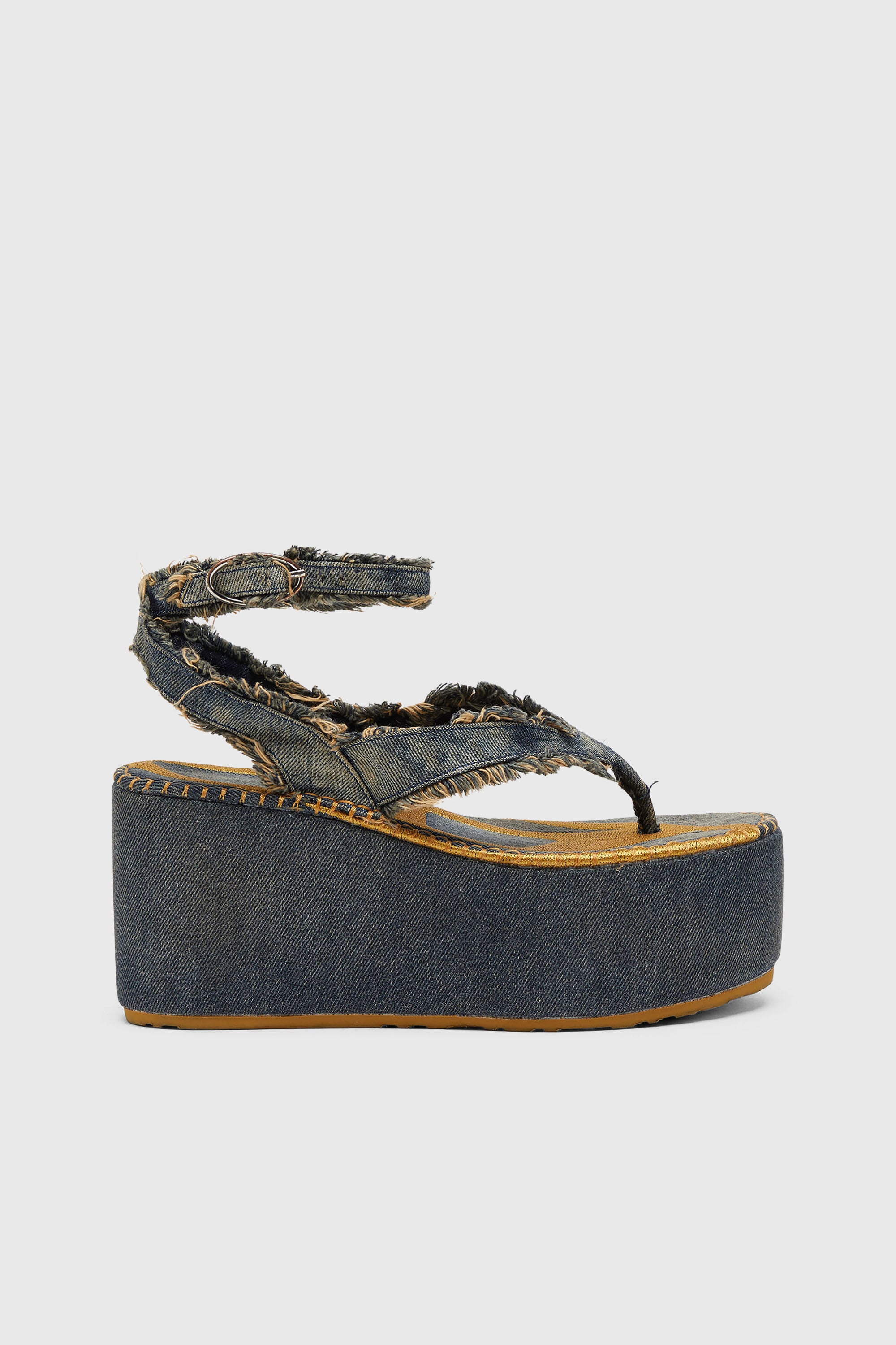 Diesel - SA-NIKOLA SANDAL, Sa-Nikola - Sandales en denim avec d&eacute;tails effiloch&eacute;s Femme in Bleu - 1
