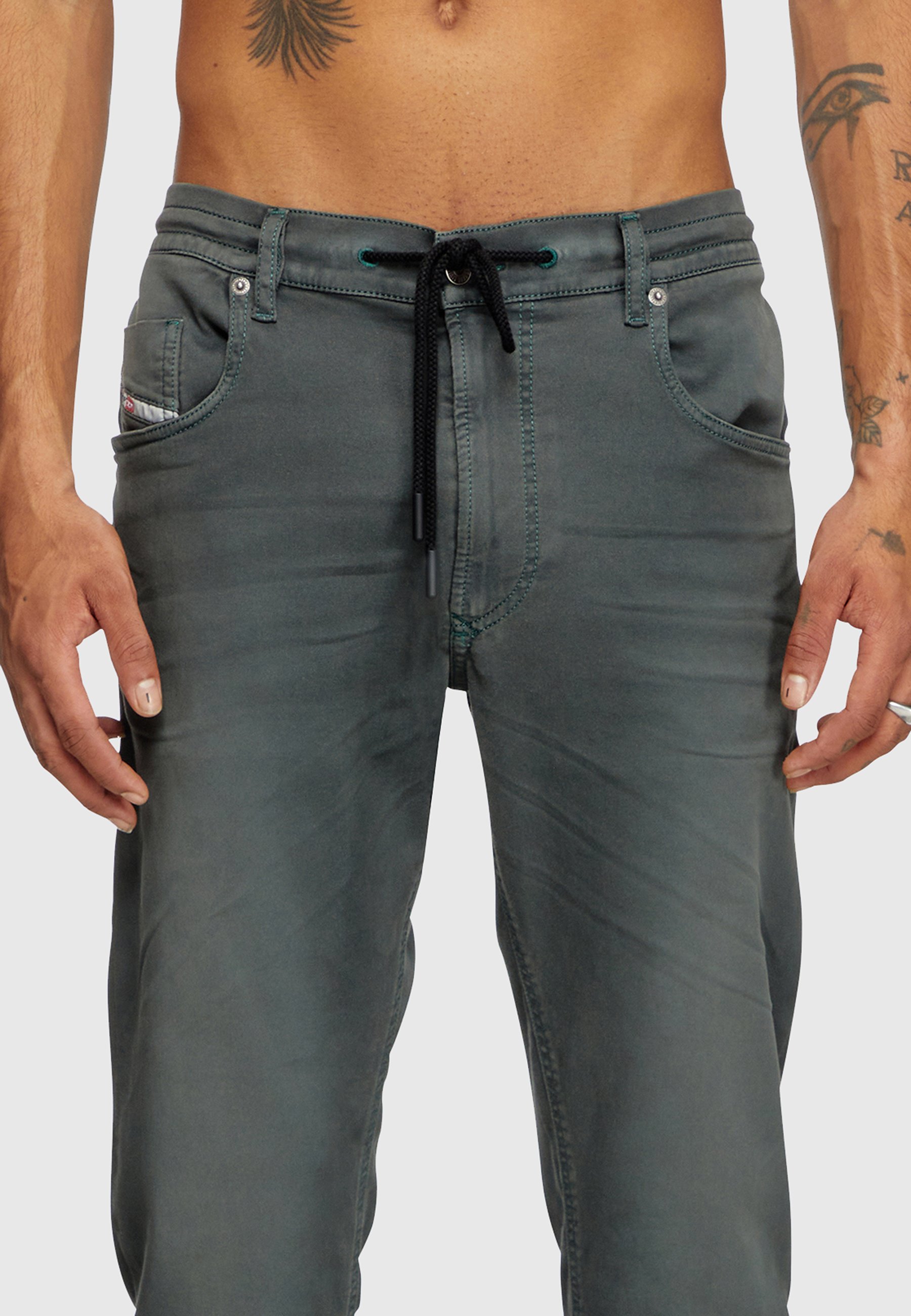 Diesel - Regular 2030 D-Krooley Joggjeans® 0670M Homme, Gris - Image 5