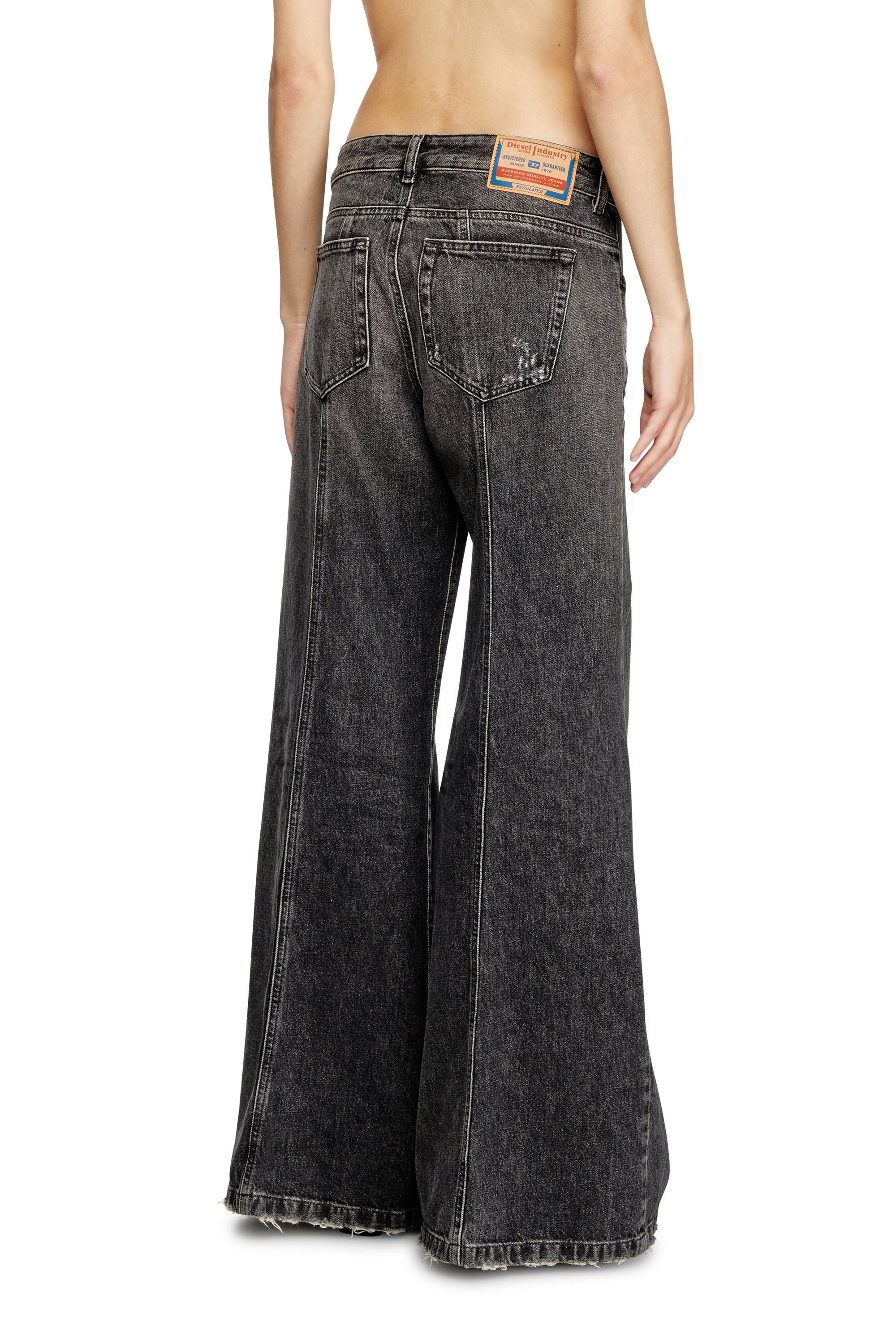 Diesel - Flare Jeans D-Akii 007Z2 Femme, Noir/Gris foncé - Image 3