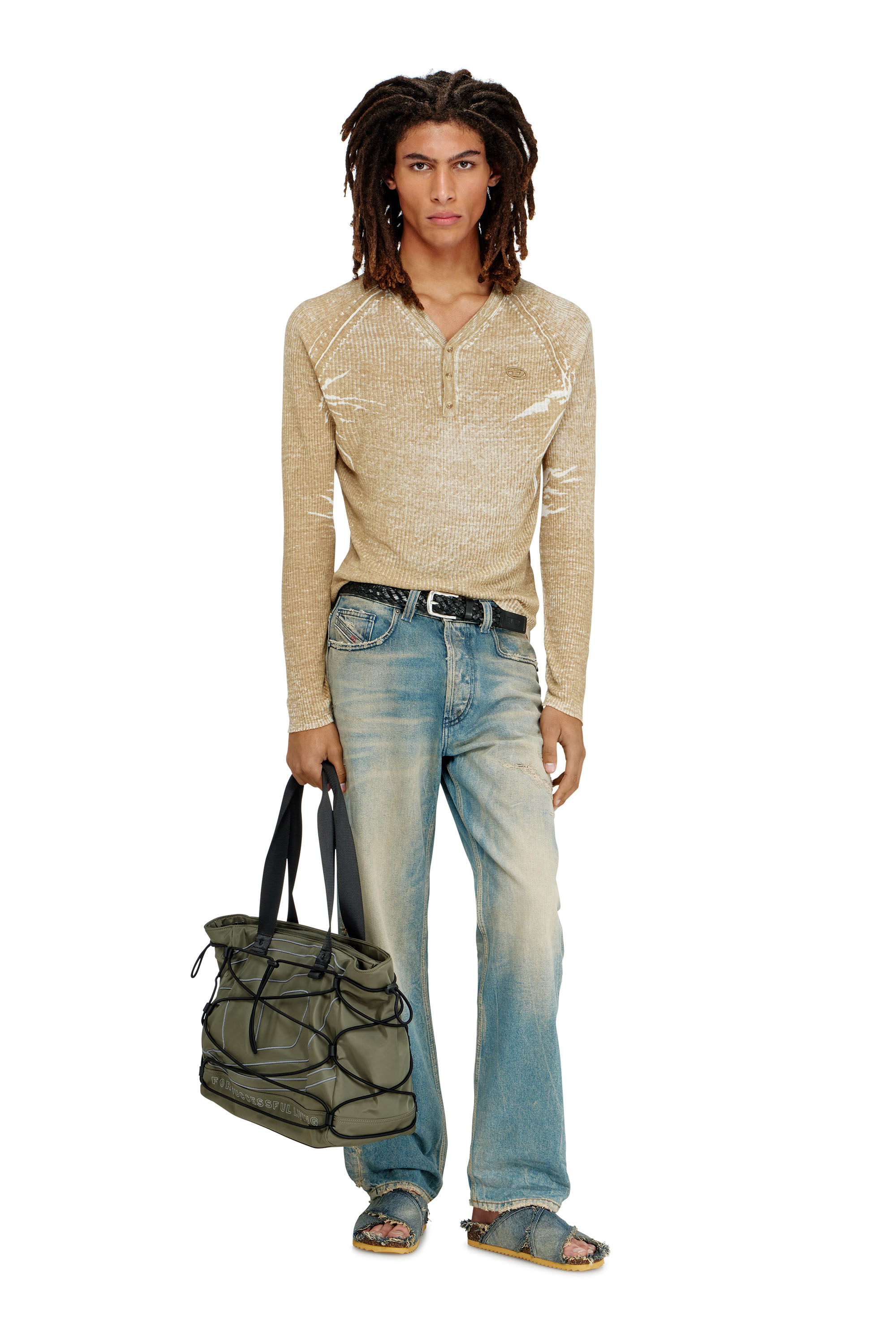 Diesel - K-ZENON, Pull Henley avec imprim&eacute; invers&eacute; d&eacute;lav&eacute; Homme in Marron - 1