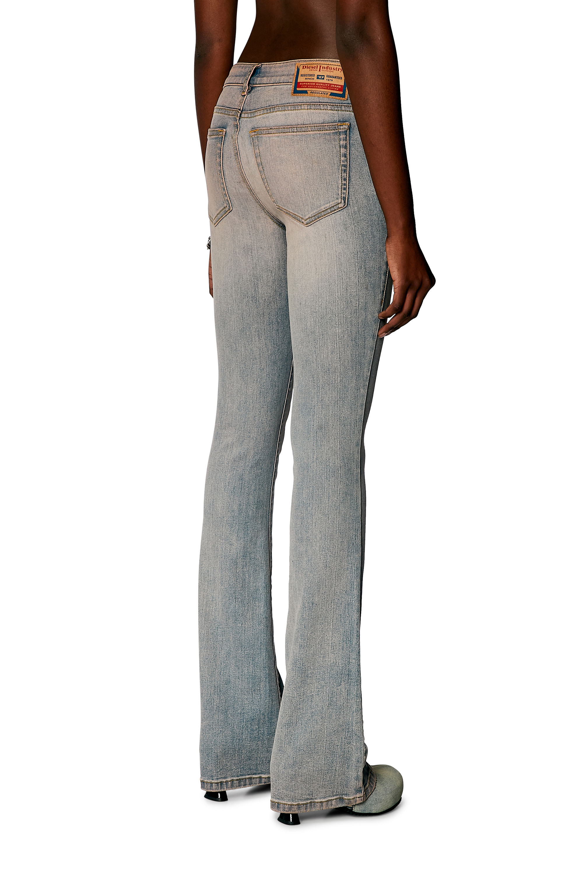 Diesel - Bootcut Jeans 1969 D-Ebbey 0PFAT Femme, Bleu Clair - Image 4