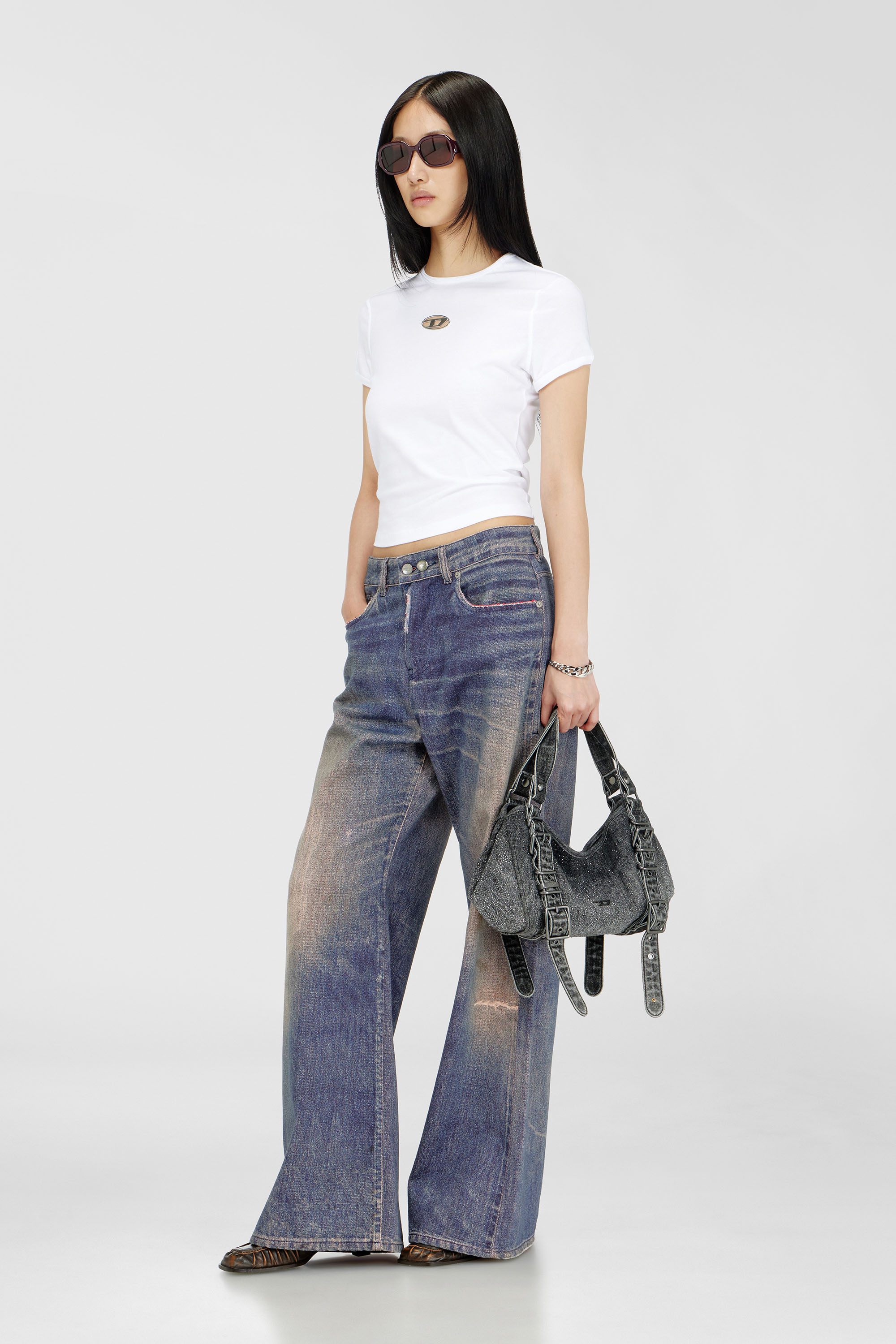 Diesel - T-UNCUTIE-LONG-OD-Q1, T-shirt slim fit avec cut-out Oval D Femme in Blanc - 1