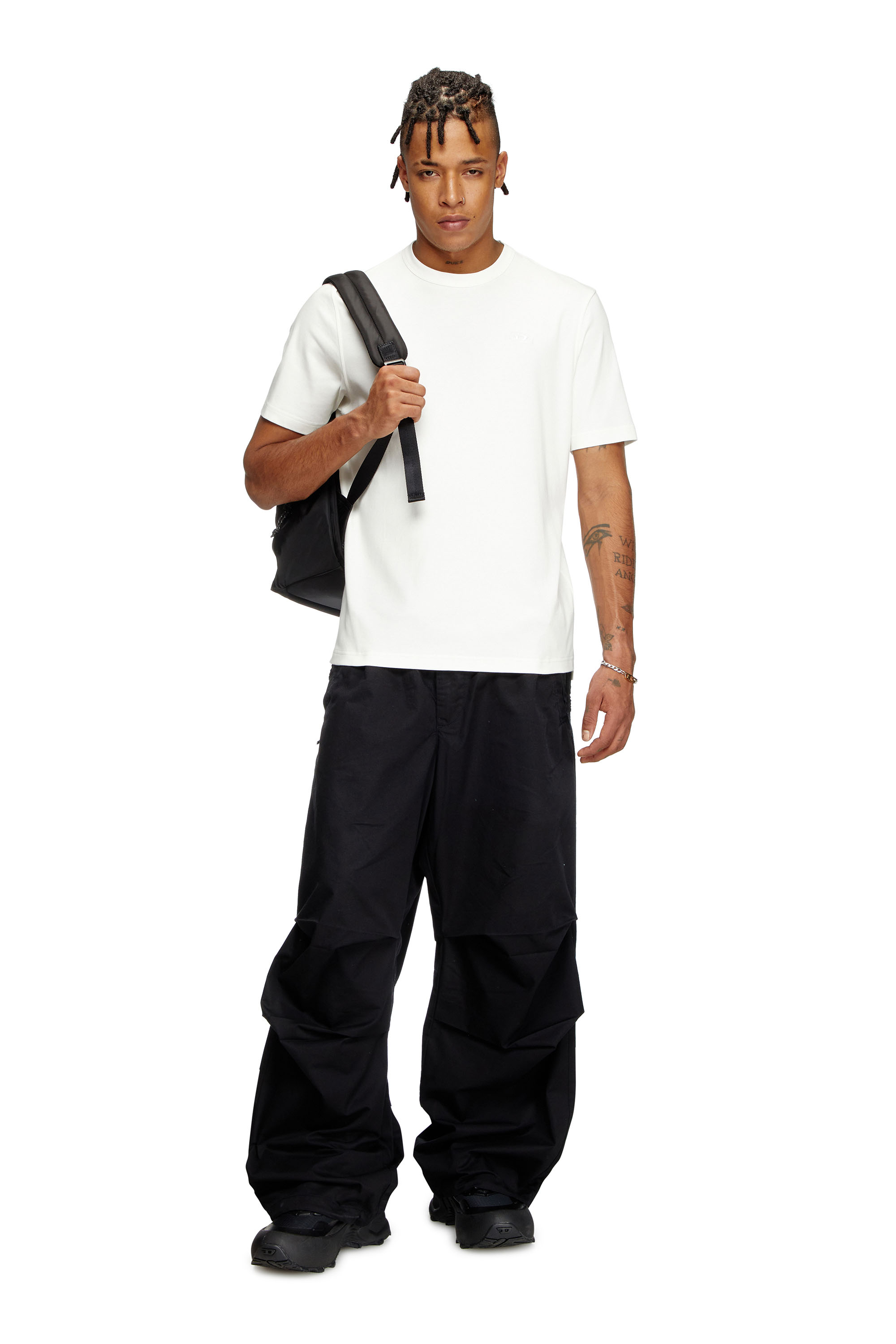 Diesel - T-ADJUST-SLITS-R17, T-shirt avec broderie à logo ton sur ton Homme in Blanc - 1