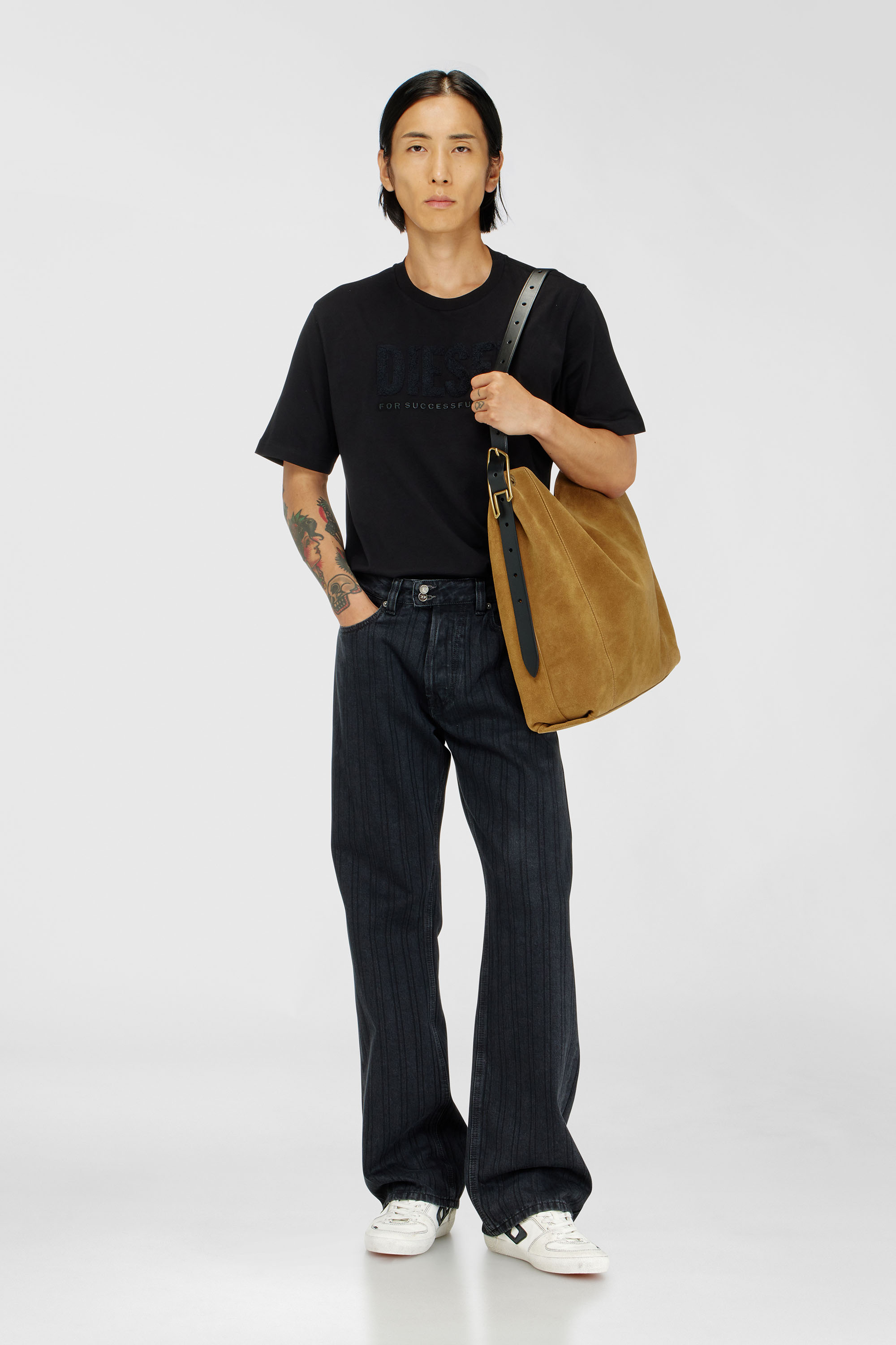 Diesel - T-JUST-OVA-T92, T-shirt en coton avec imprim&eacute; logo Diesel ton sur ton Homme in Noir - 1