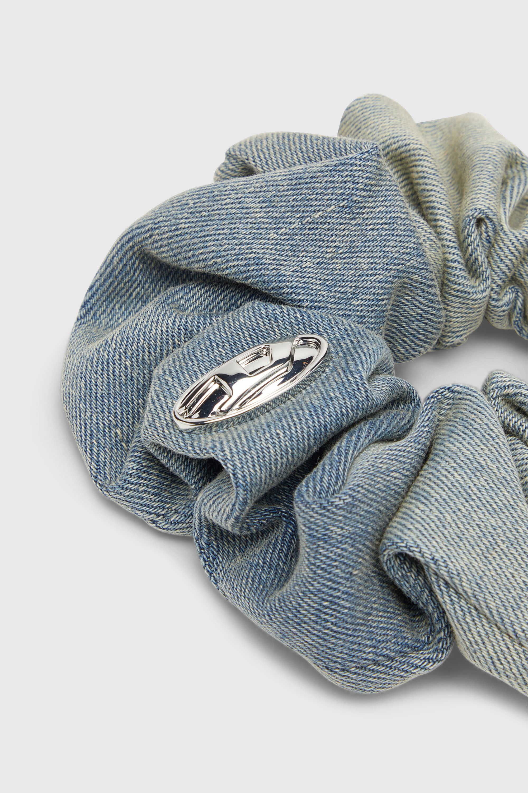 Diesel - BANGLE SCRUNCHIE, Chouchou en denim solaris&eacute; Femme in Bleu - 2