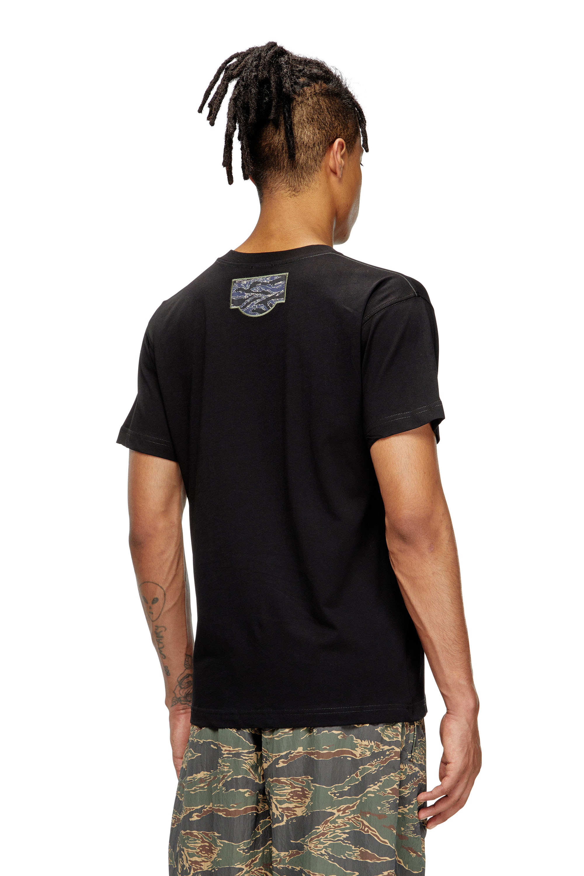 Diesel - T-NORM-T3, T-shirt avec empiècement à logo camouflage Homme in Noir - 3